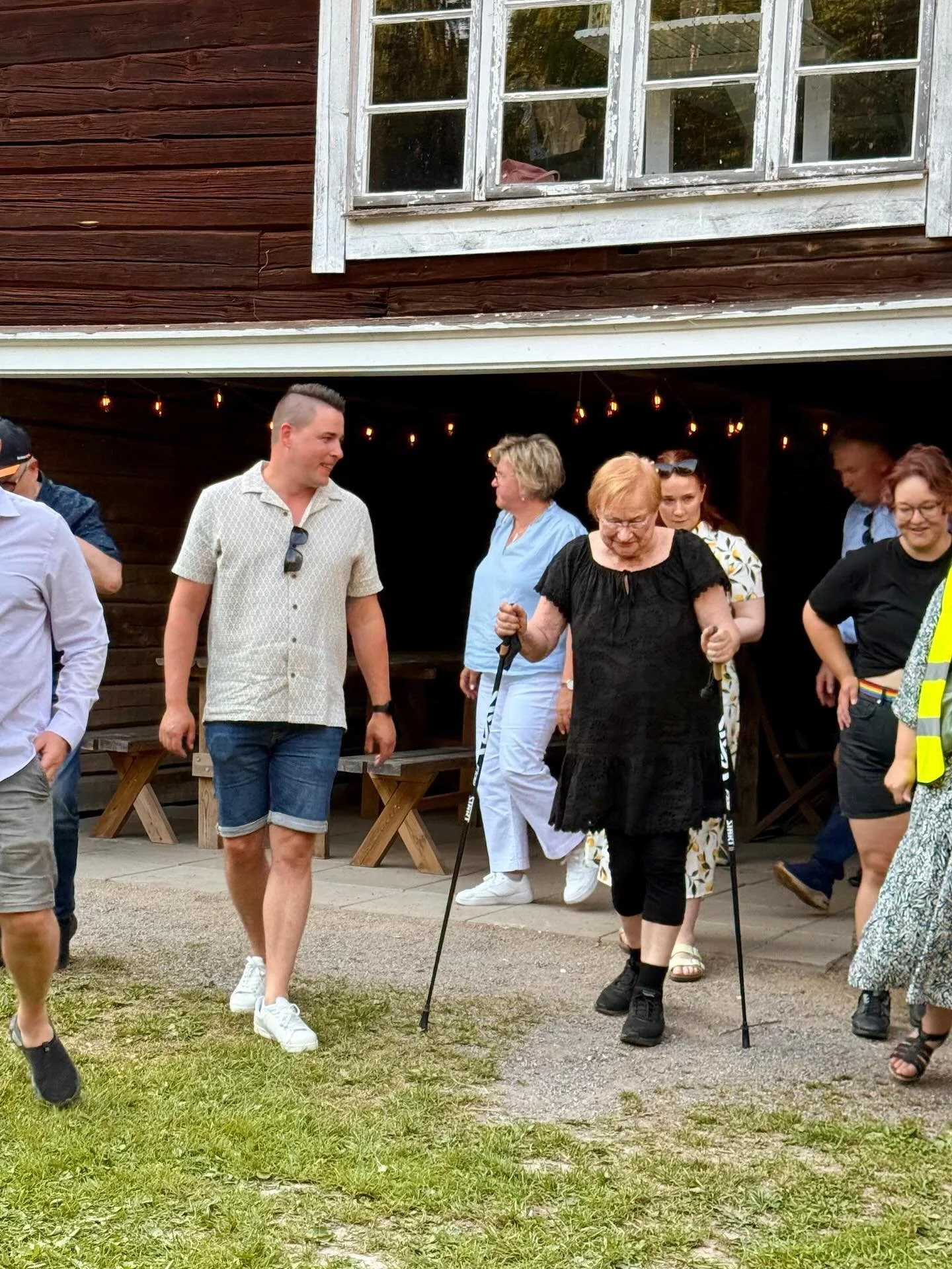 Idag fick vi v&auml;lkomna president Tarja Halonen till B&aring;skasvallen och @korsholmsteater ☀️
President Halonen fungerar fr&aring;n i &aring;r som beskyddare f&ouml;r v&aring;r sommarteater och ville d&auml;rmed se &aring;rets pj&auml;s Spring a