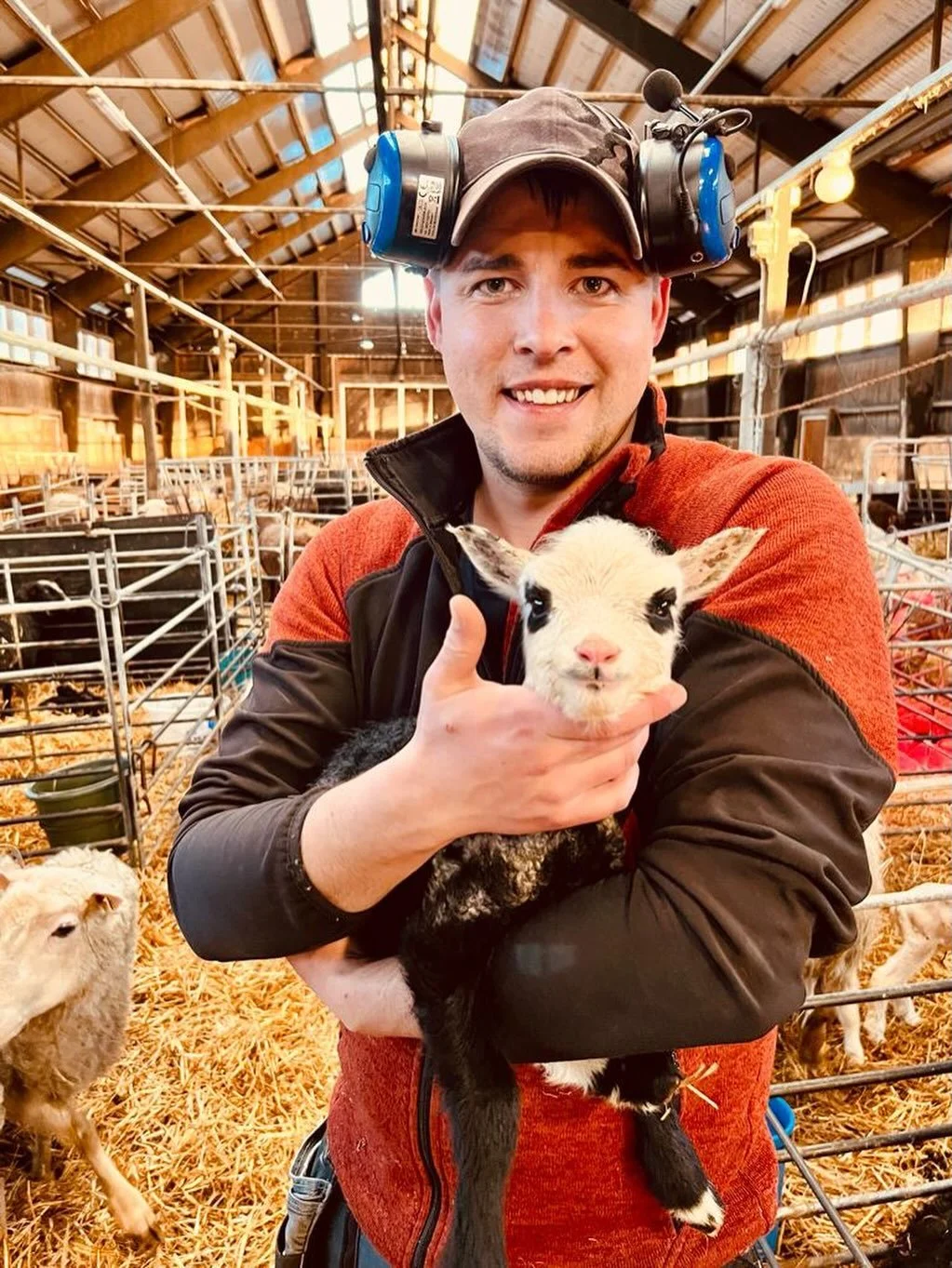 Ett stort steg mot en sund rovdjurspolitik 🤝

Riksdagens jord- och skogsbruksutskott godk&auml;nde idag bet&auml;nkandet om &auml;ndring av jaktlagen. Kvar &aring;terst&aring;r endast den formella omr&ouml;stningen i plenum innan stamv&aring;rdande 