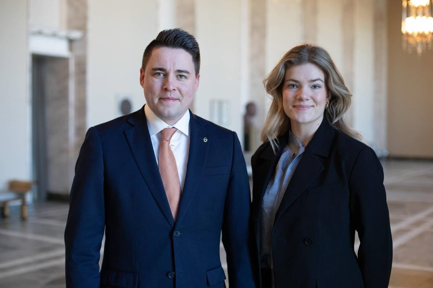 I veckan har jag f&aring;tt v&auml;lkomna min nya riksdagsassistent @eellenbos . Ellen &auml;r politicies kandidat och i slutskedet av sina magisterstudier i internationell r&auml;tt vid &Aring;bo Akademi. Hon &auml;r hemma fr&aring;n Vasa och har ti