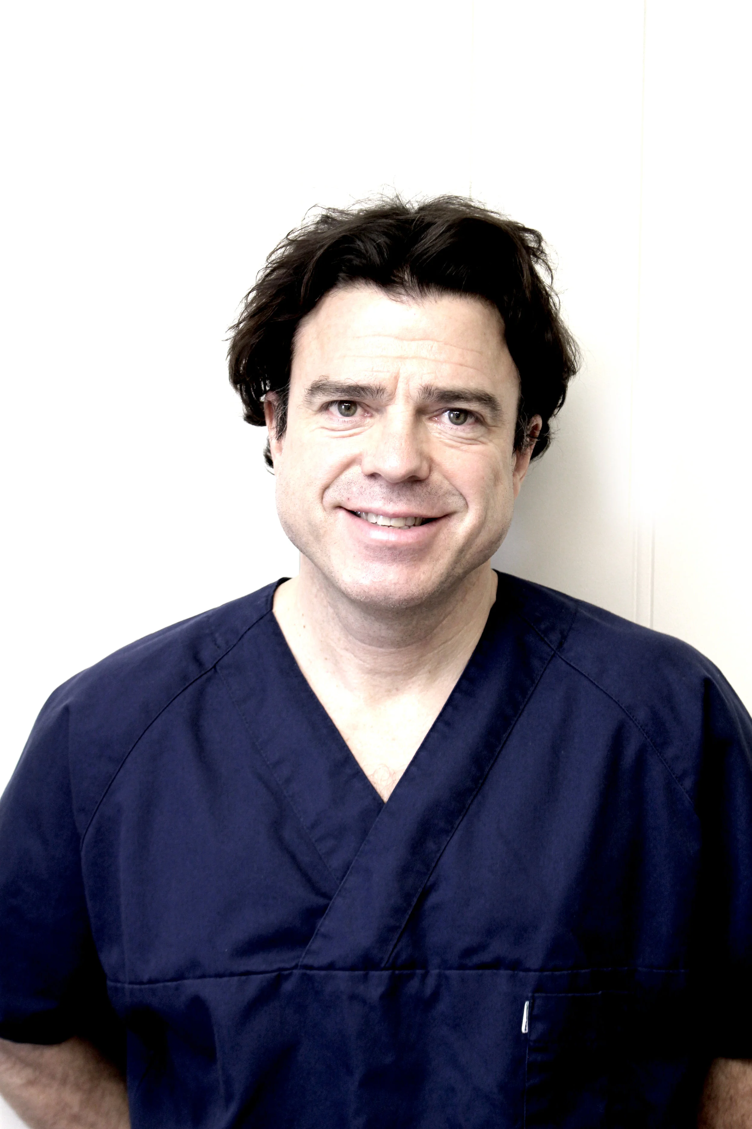 Kjevekirurg Christoph Mike Ziegler Dr. Christoph Ziegler kommer til Listertannlegene med jevne mellomrom for å gjøre bl.a. implantatoperasjoner, kompliserte ekstraksjoner av tenner og annen avansert kirurgi. Han er utdannet både i odontologi og medisin ved Ruprecht-Karls-Universität i Heidelberg, og var tidligere avdelingssjef ved avdeling for kjeve- og ansiktskirurgi på St. Olavs Hospital.