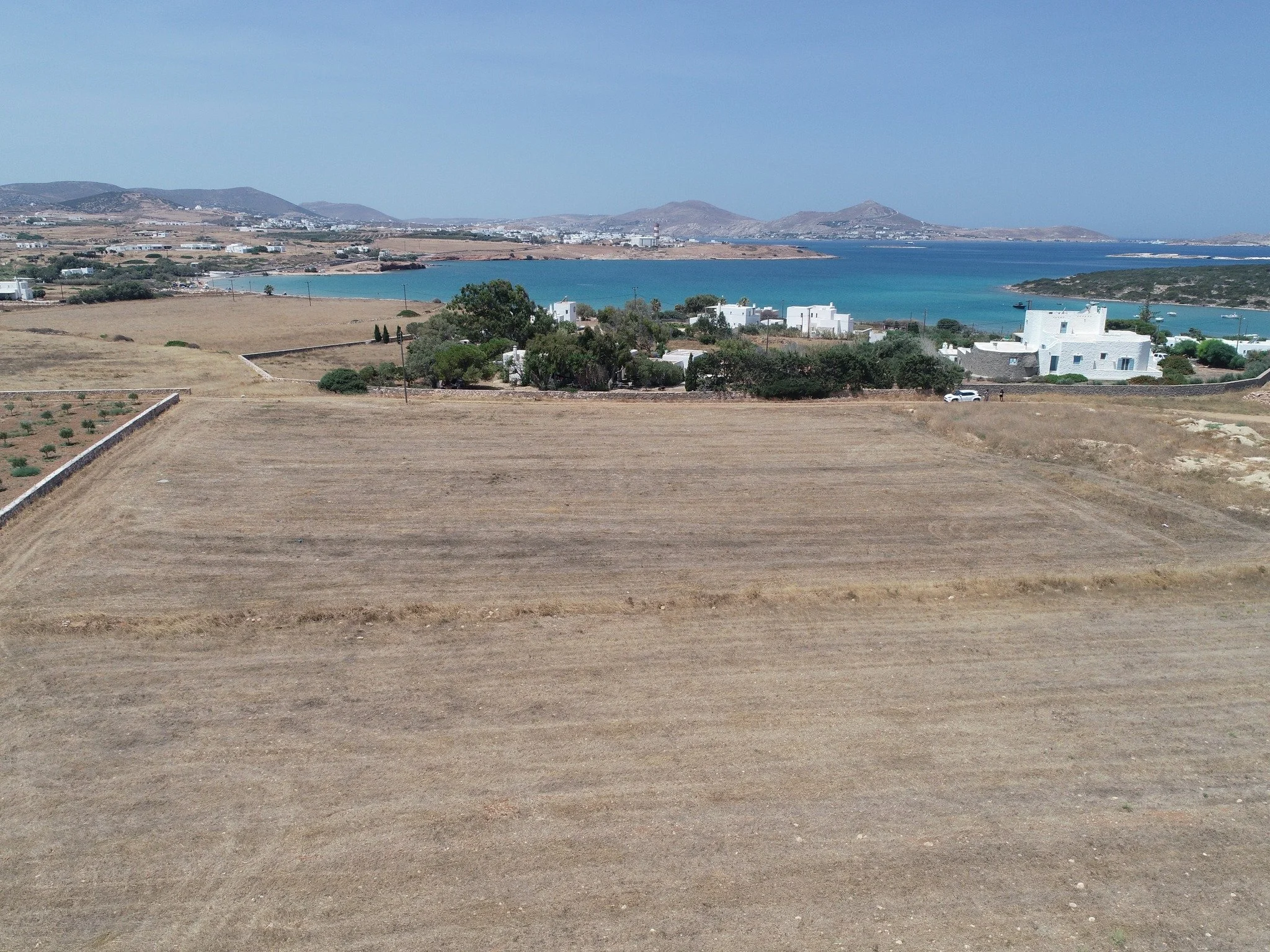 Discover a rare opportunity with this exceptional plot for sale in Xifara. This prime property comes with a building permit for 220 m2, allowing for a main level and a first floor, along with a lower level and  the potential for a private plunge pool