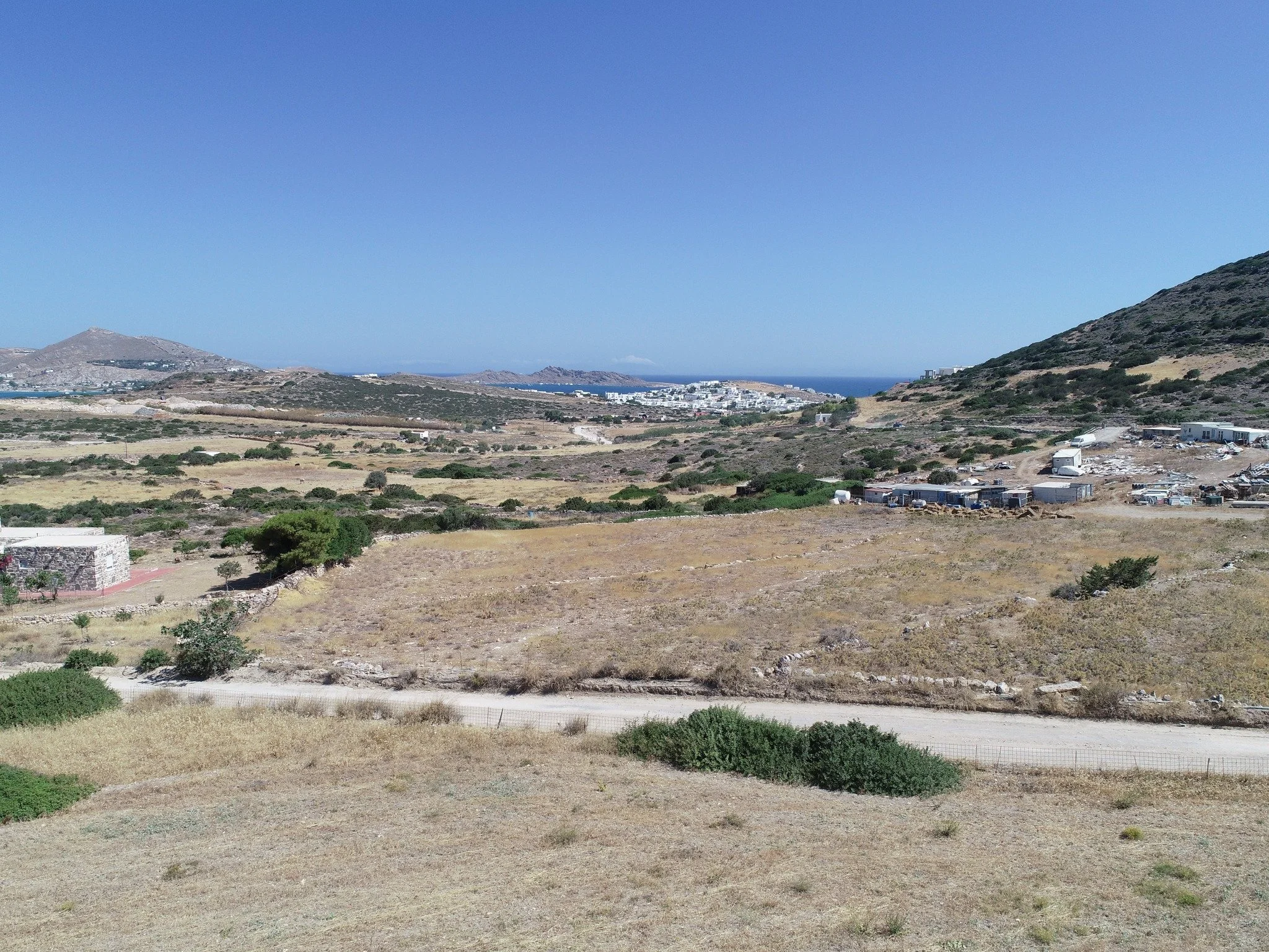 A unique plot of 4,050 sqm for sale on the outskirts of Naoussa, offering both tranquility and convenience. The property comes with a new building permit for a 200 sqm single-level residence with the additional allowance for a plunge pool-water eleme