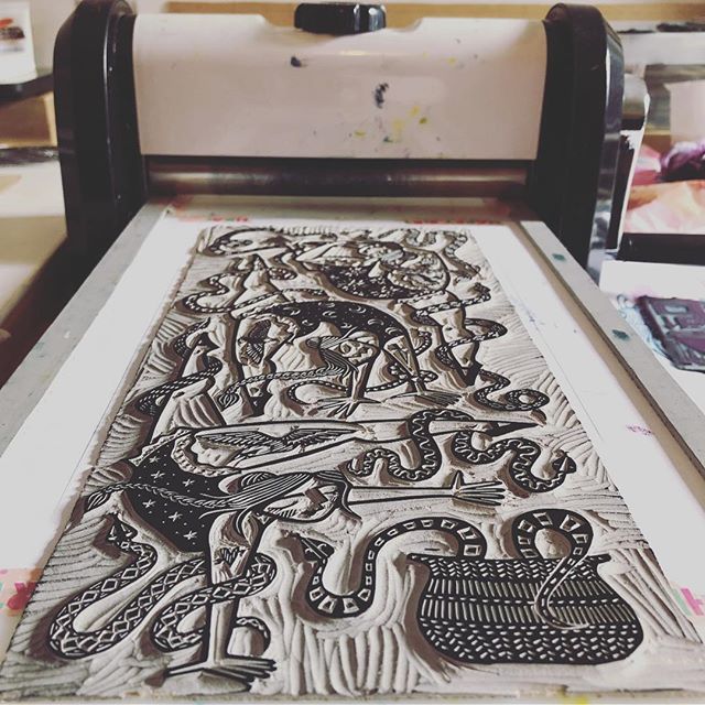 Snakes on a press! I&rsquo;m genuinely excited to see how my trio of wiggly ladies turn out - they were one of the most fun things I&rsquo;ve carved in ages... 🐍
.
.
,
#printmaking #printmaker #printmakingart #linocut #linoblock #linoprint #handcarv