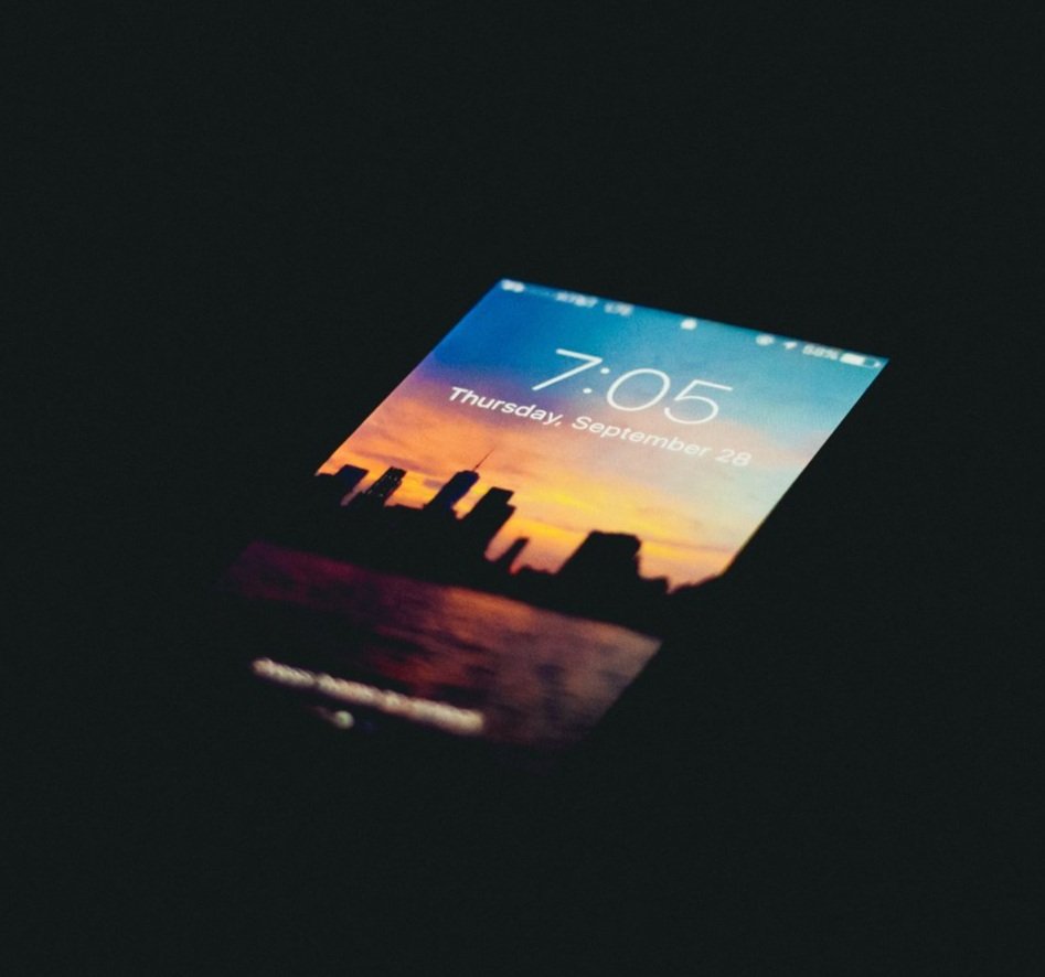 Is My Smartphone Slowly Killing My Eyes?!