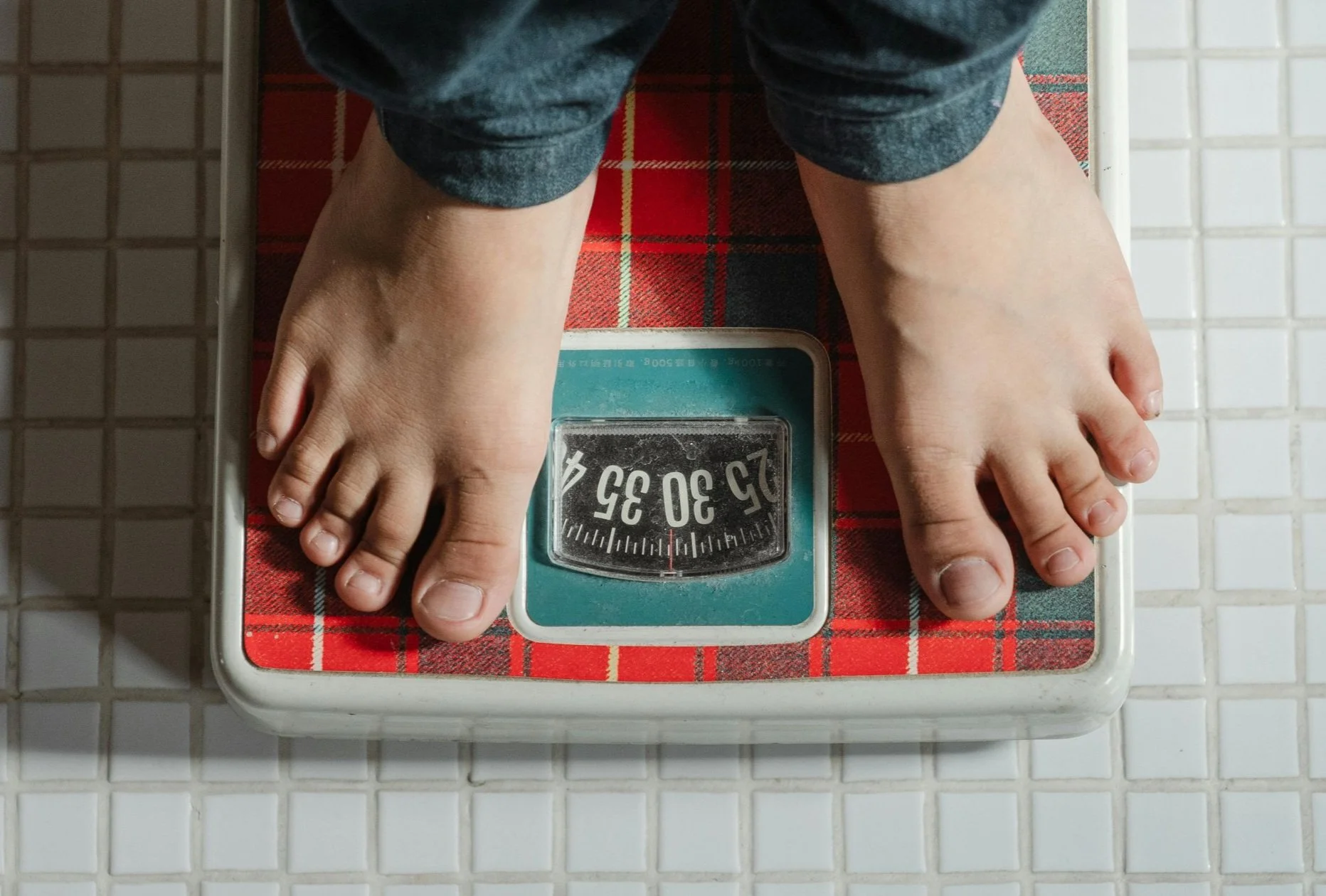 Mind Tricks That Keep The Pounds Off (All Year Round!)