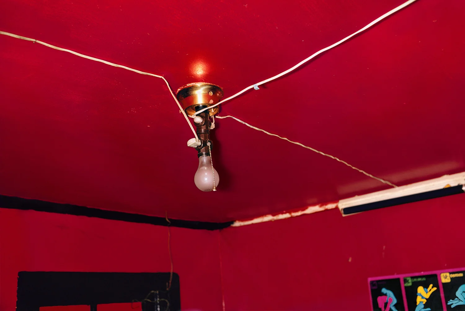 1157-02AAA EGL G7P RED CEILING.JPG
