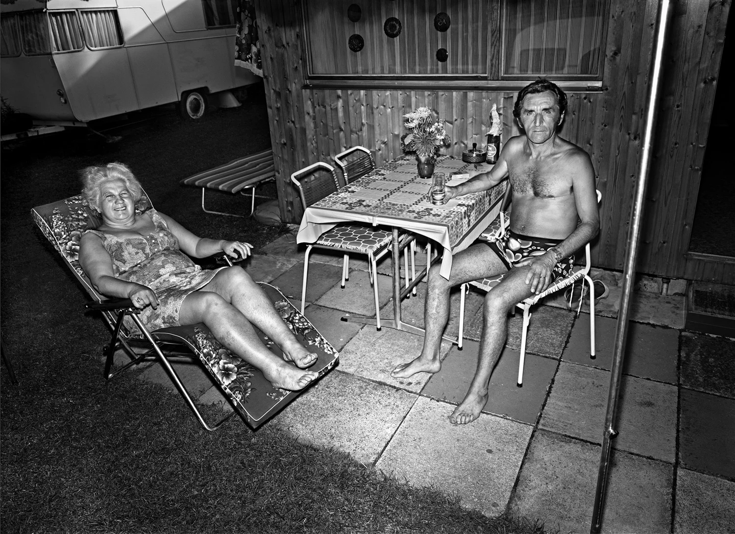 6087-02R 16P LOUNGING.JPG