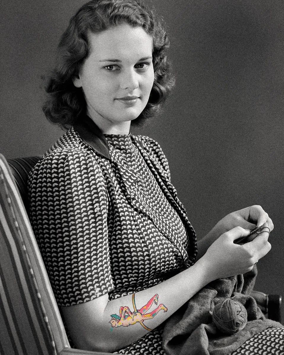 1940s-woman-sitting-in-chair-knitting-AAMTKK_A.jpg