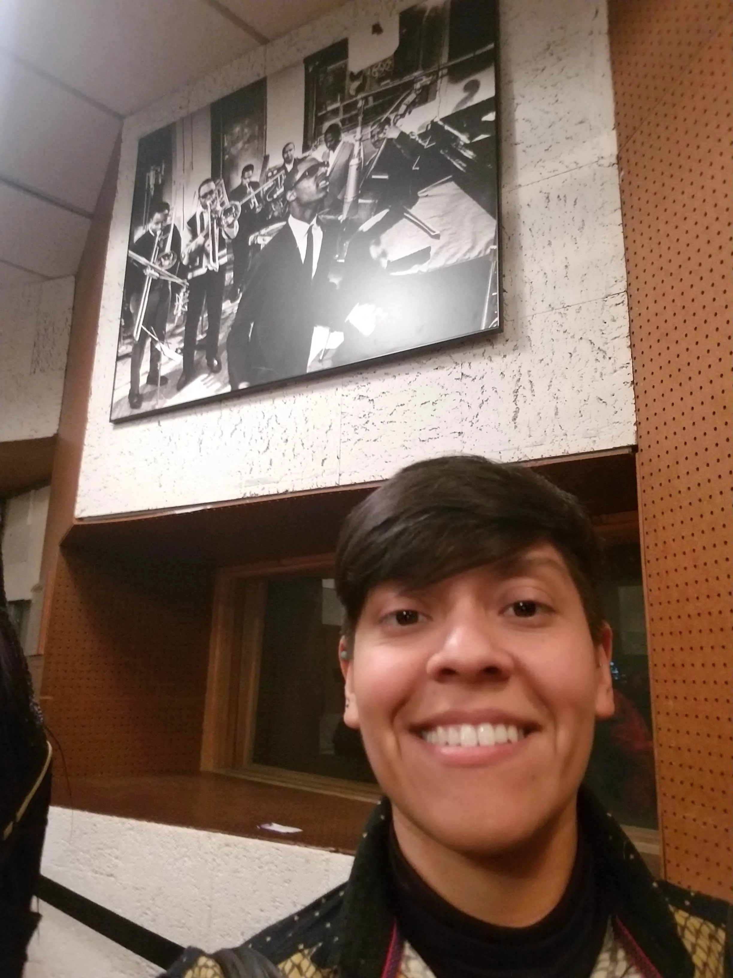 Río in a selfie at the Motown Museum