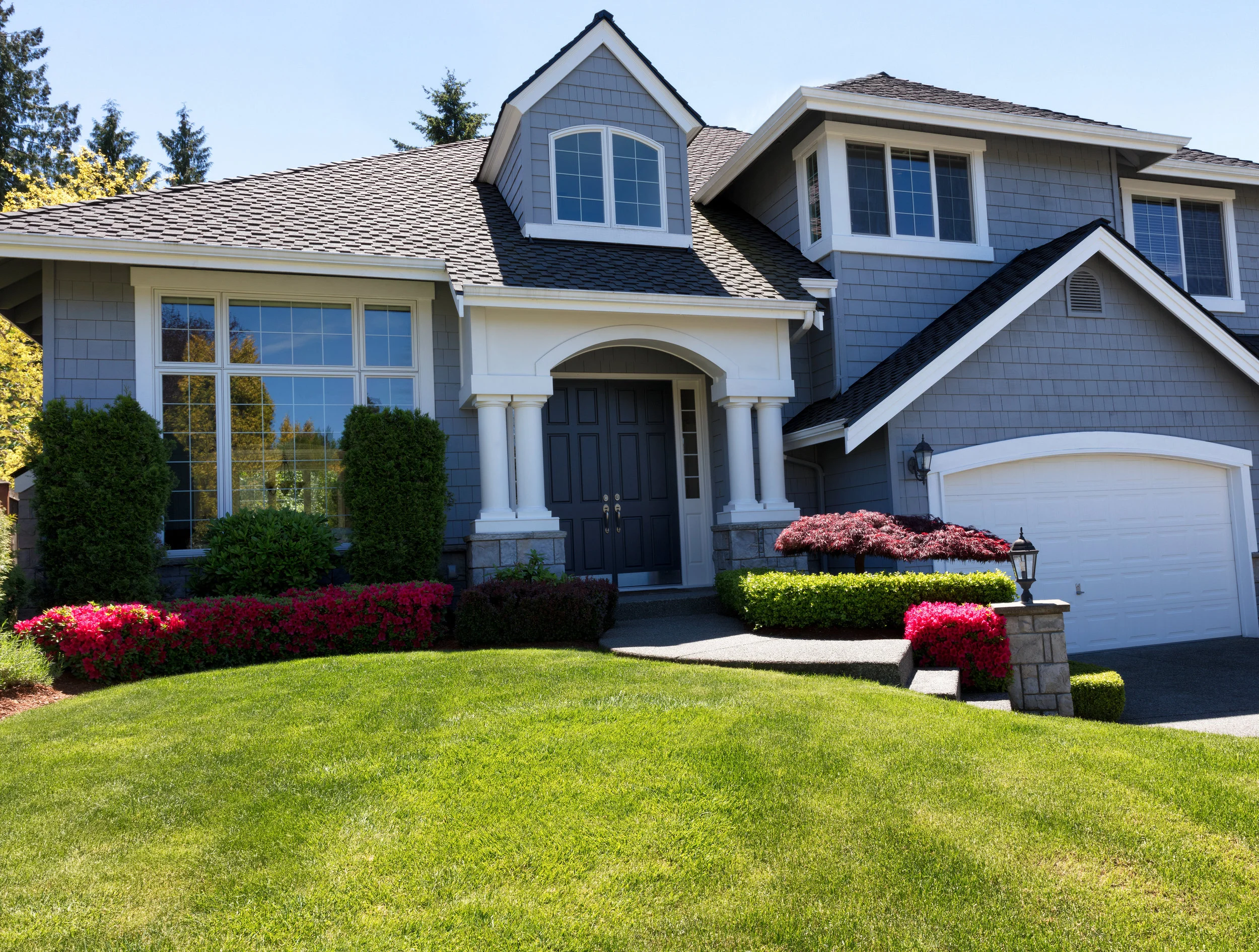 Important Reasons to Start Your Buffalo Grove, IL, Lawn Care Service Early in the Season