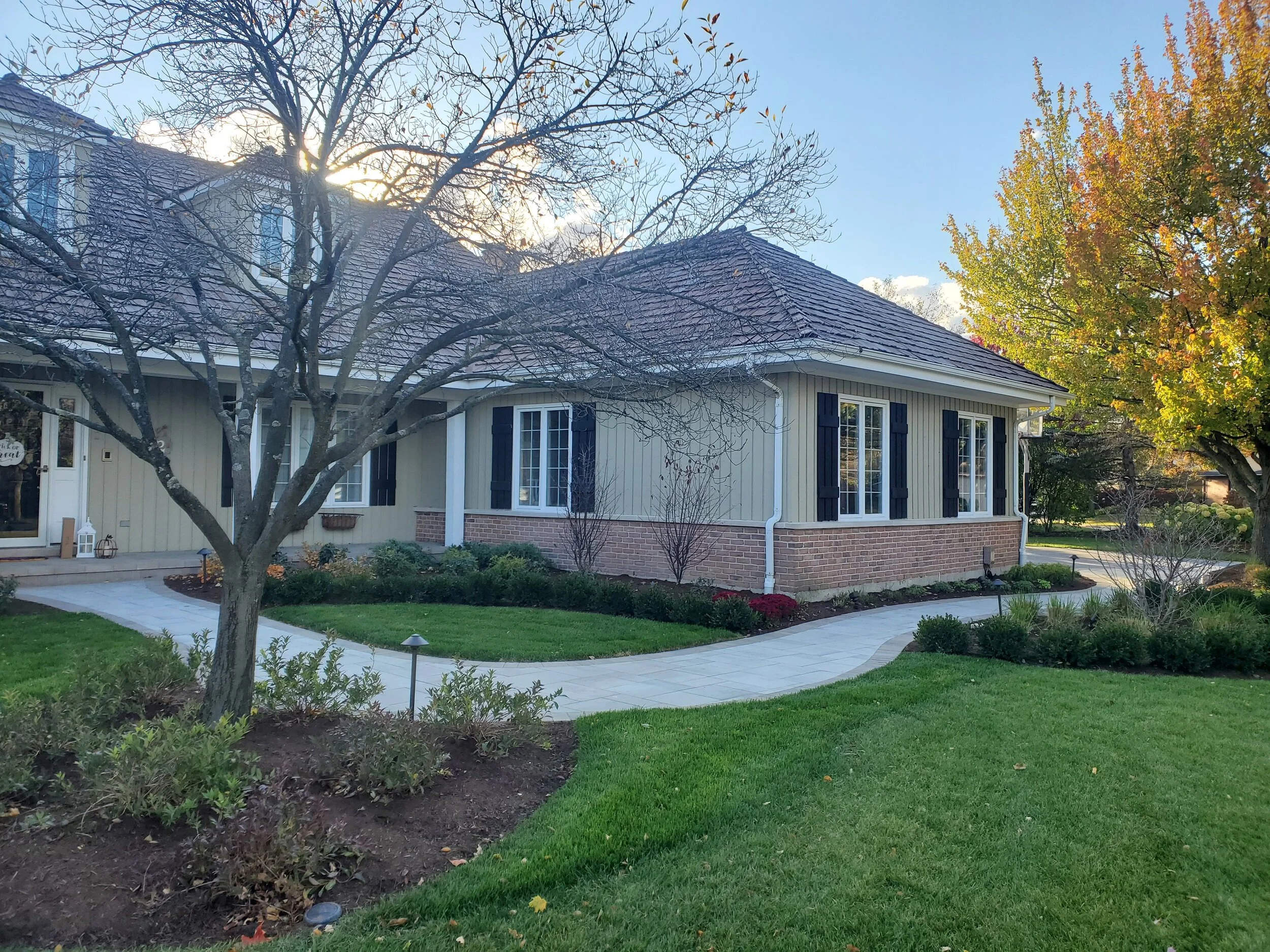 How a Lawn Service Can Prepare Your Yard for the Fall in Highland Park and Lake Forest, IL