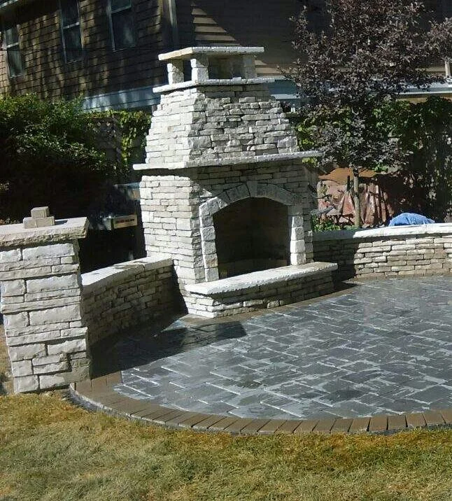 4 Ways Patio Pavers Can Complement an Outdoor Fireplace in Glenview, IL