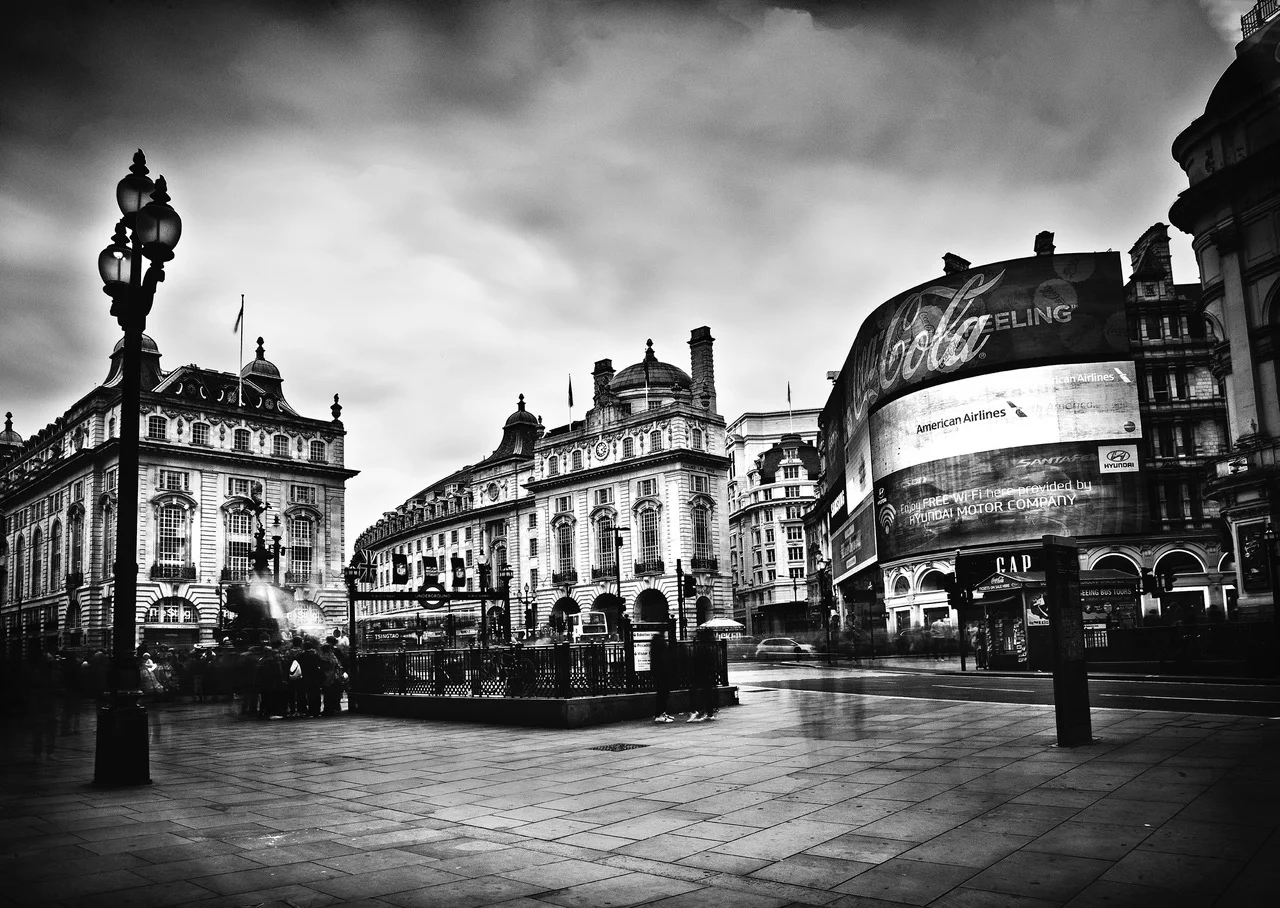 000_7209_03_Piccadilly_Circus_LOW.jpeg