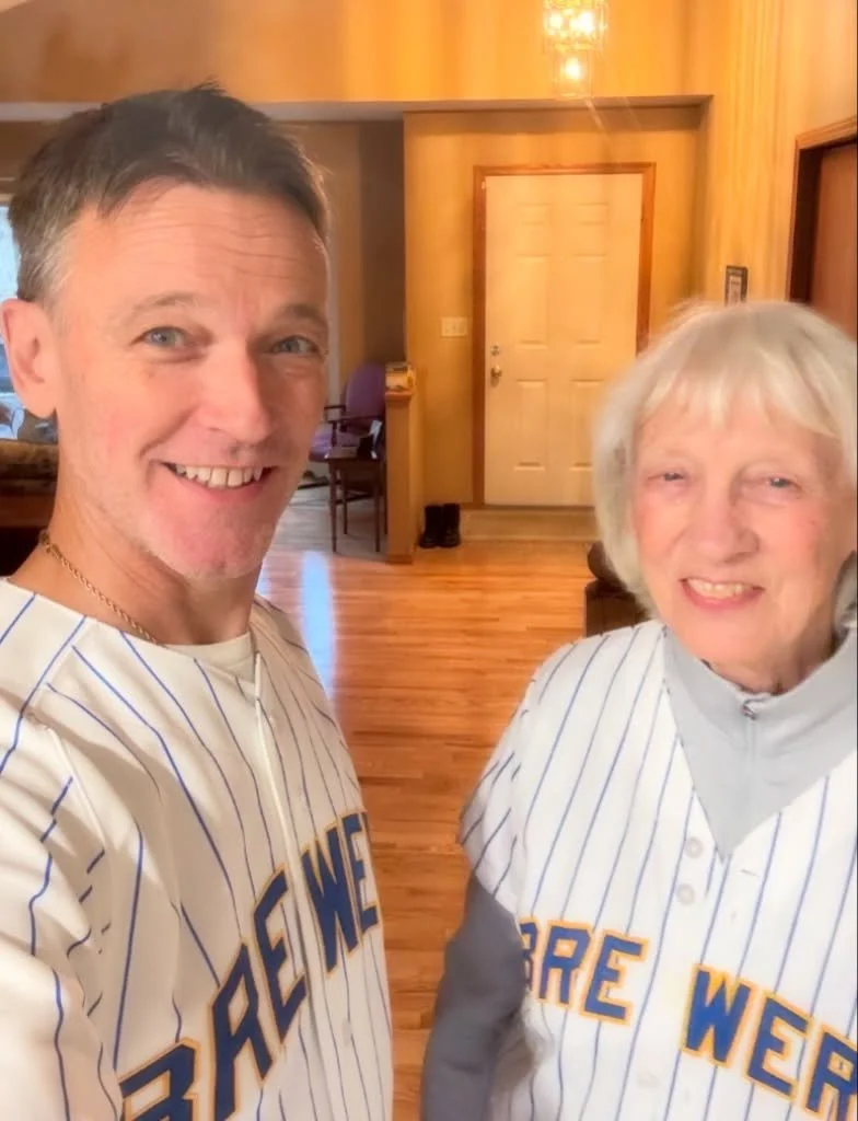 Game 3! Let&rsquo;s go Brewers and @jimhenderson_51 ⚡️ #worldseries #yyc #brewers 🇨🇦