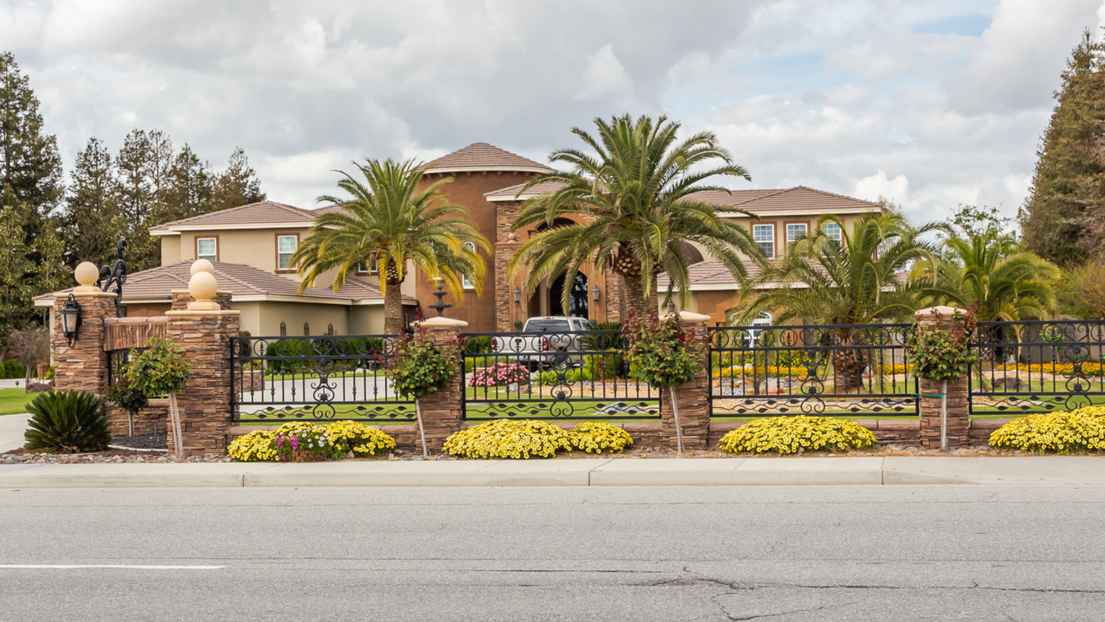 Best Bakersfield Neighborhoods for Families: Schools, Parks + Community