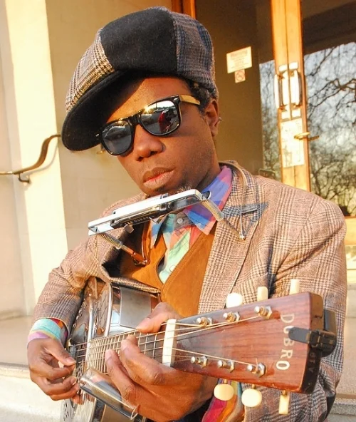 Live music at World Picnic includes Muntu Valdo described by Metro as 'Pure spiritual uplift'.