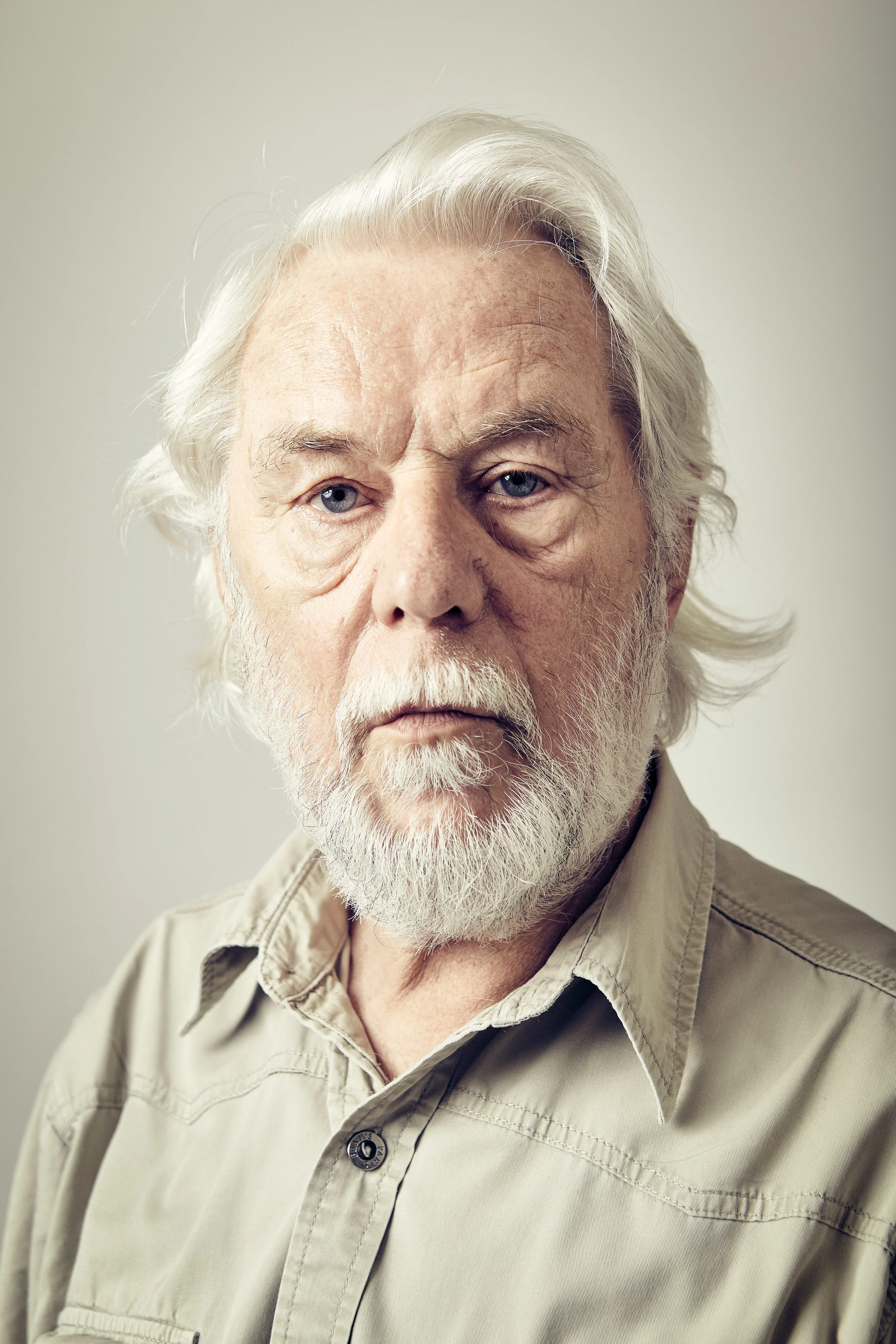 Ton van Reen . Schrijver, dichter en journalist uit Maasbree.