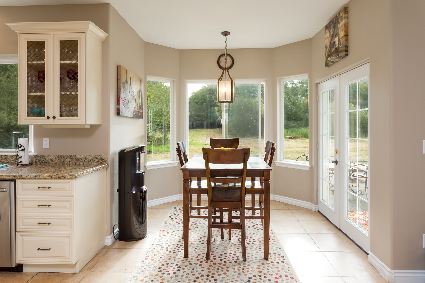 007 - 3374 Robertson Rd.jpg