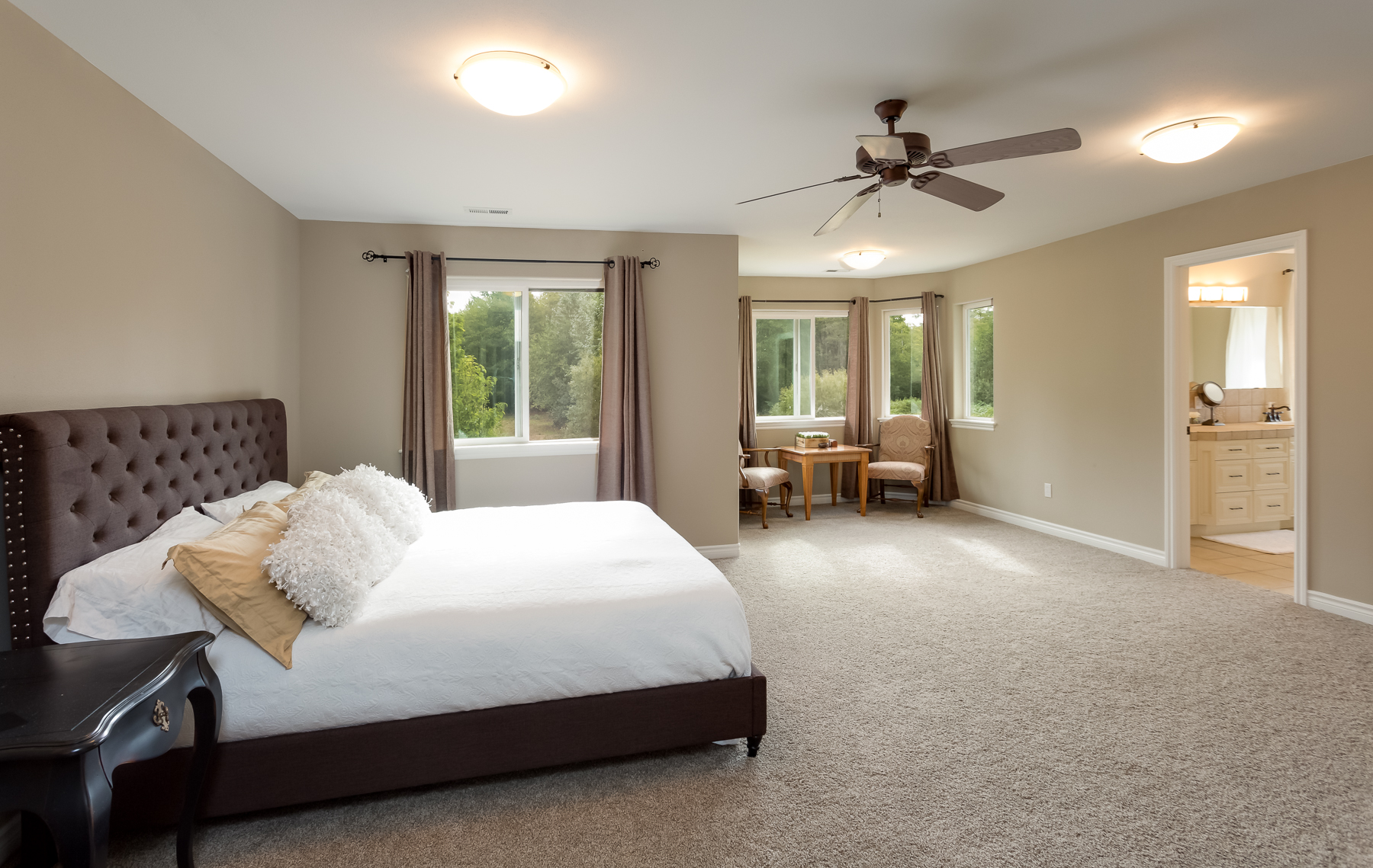 015 - 3374 Robertson Rd.jpg