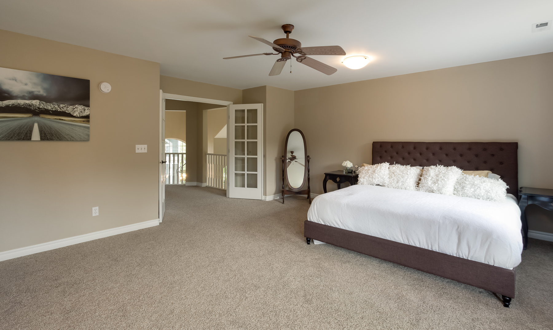 017 - 3374 Robertson Rd.jpg