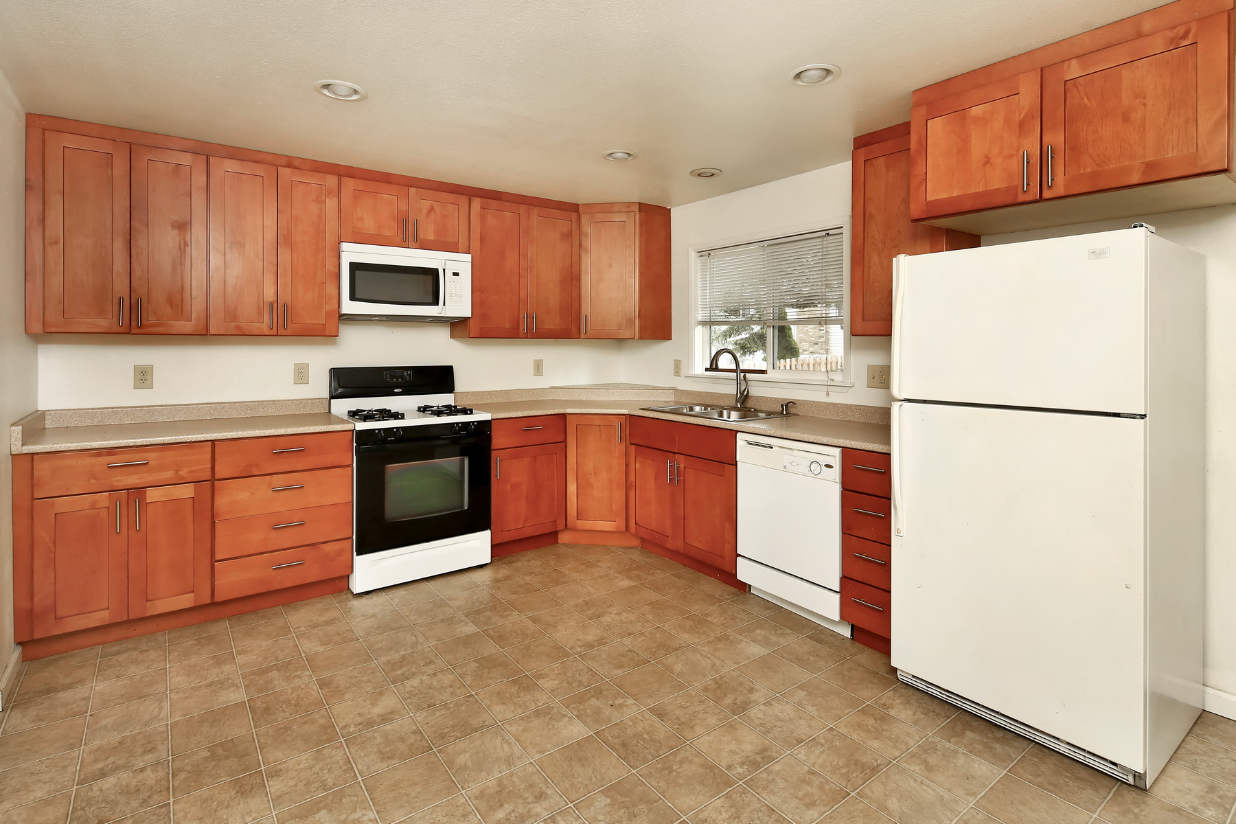 032_2724_W_Crestline.jpg
