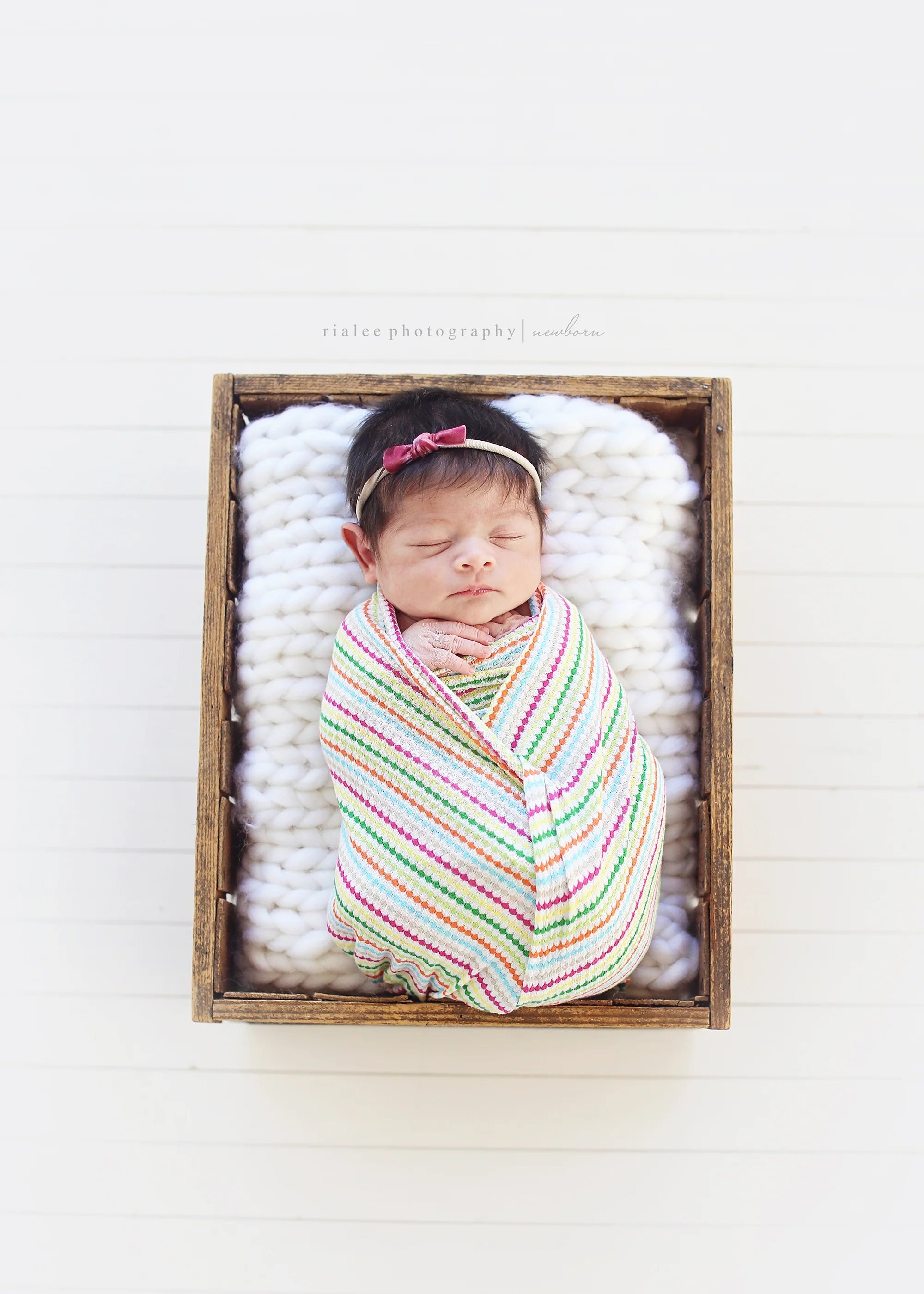modernnewbornphotographer.jpg