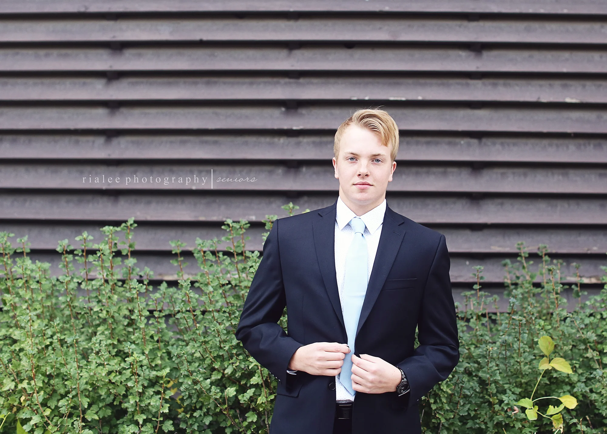 seniorphotographyfargond.jpg