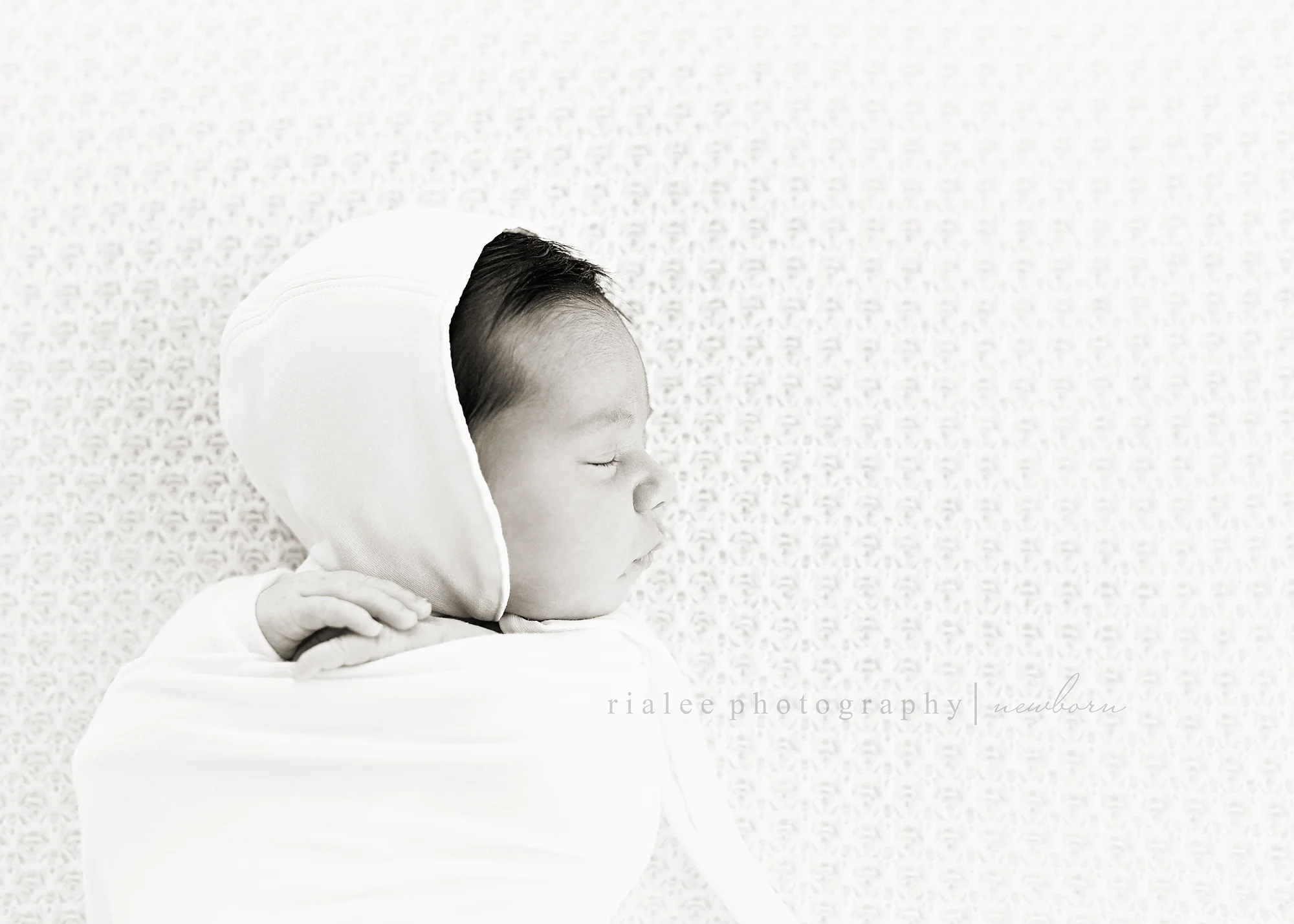 simplenewbornphotographersfargo.jpg