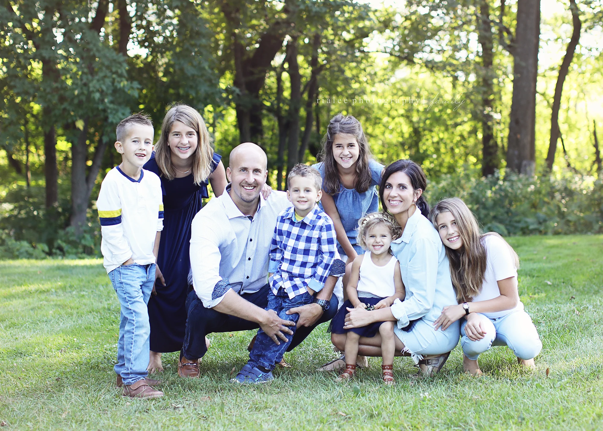 largefamilyphotographerfargond.jpg