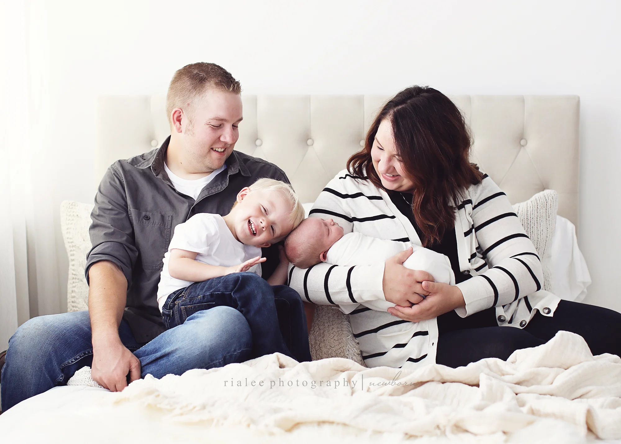 newbornphotographystudiofargond.jpg