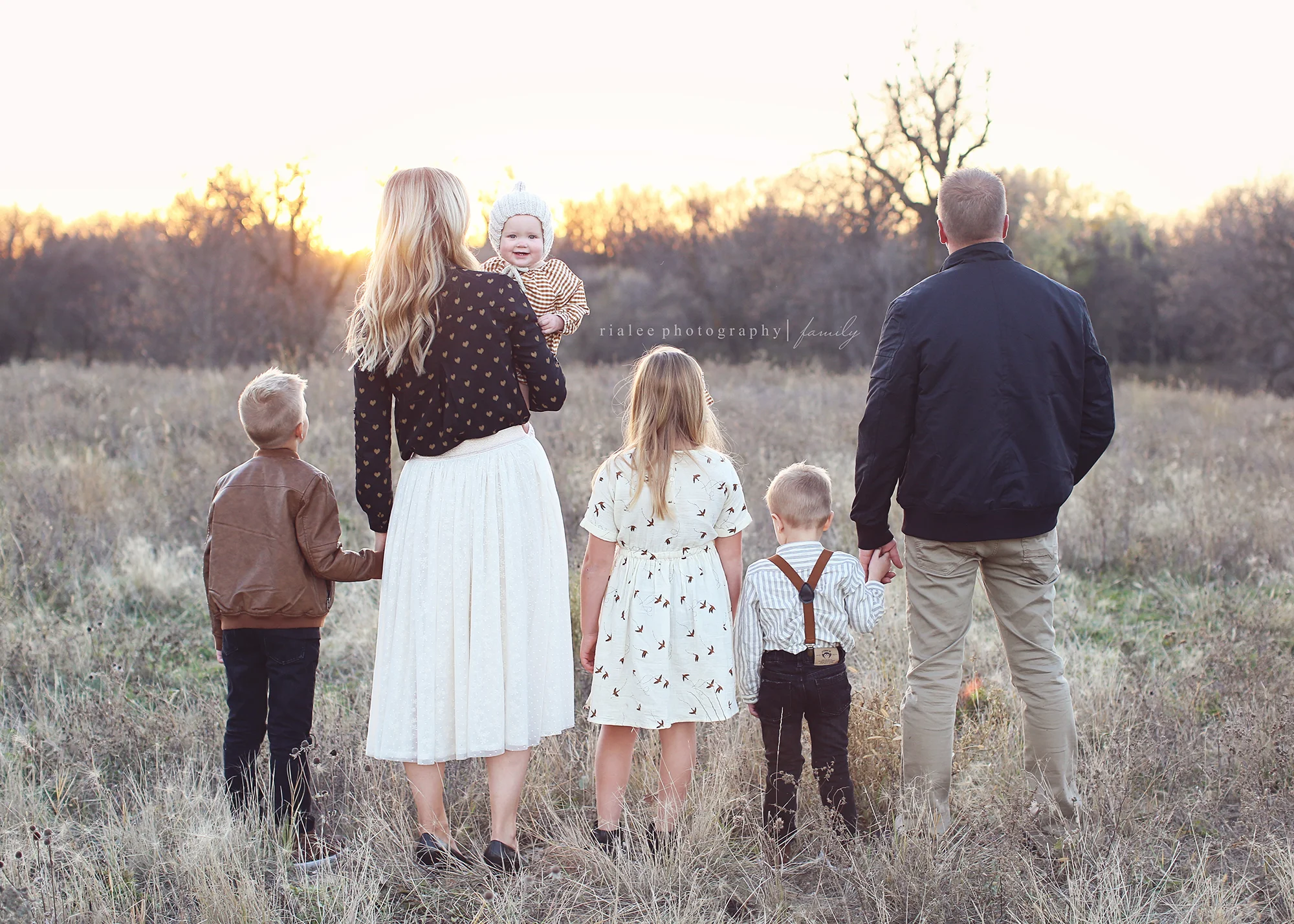 coolfamilyphotographersfargond.jpg