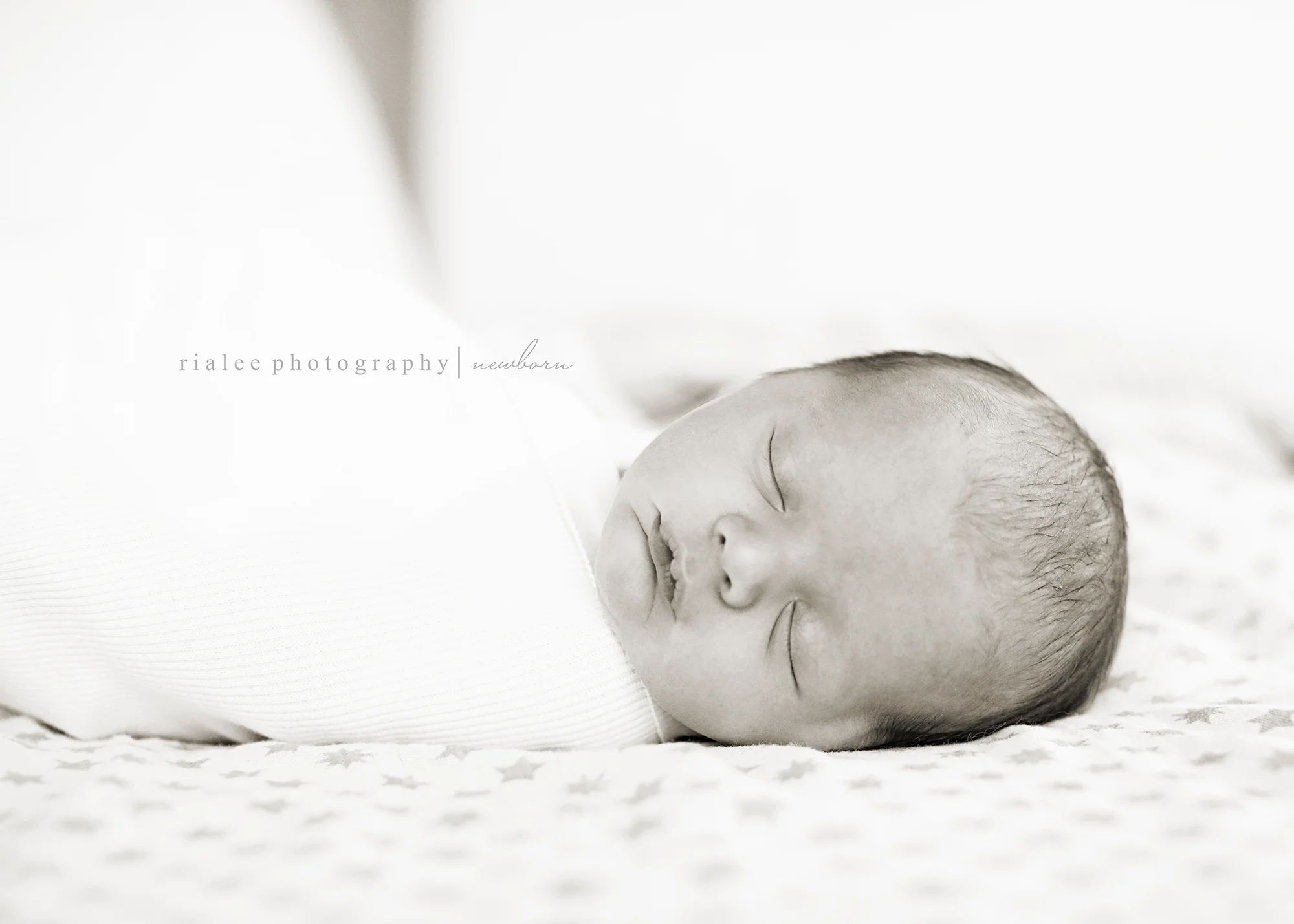 modernnewbornphotographerfargo.jpg