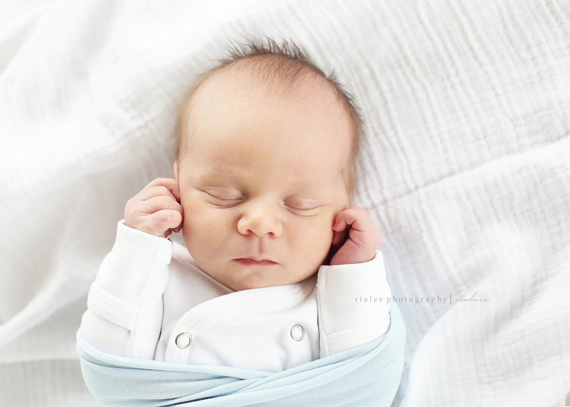 modernnewbornphotosfargond.jpg
