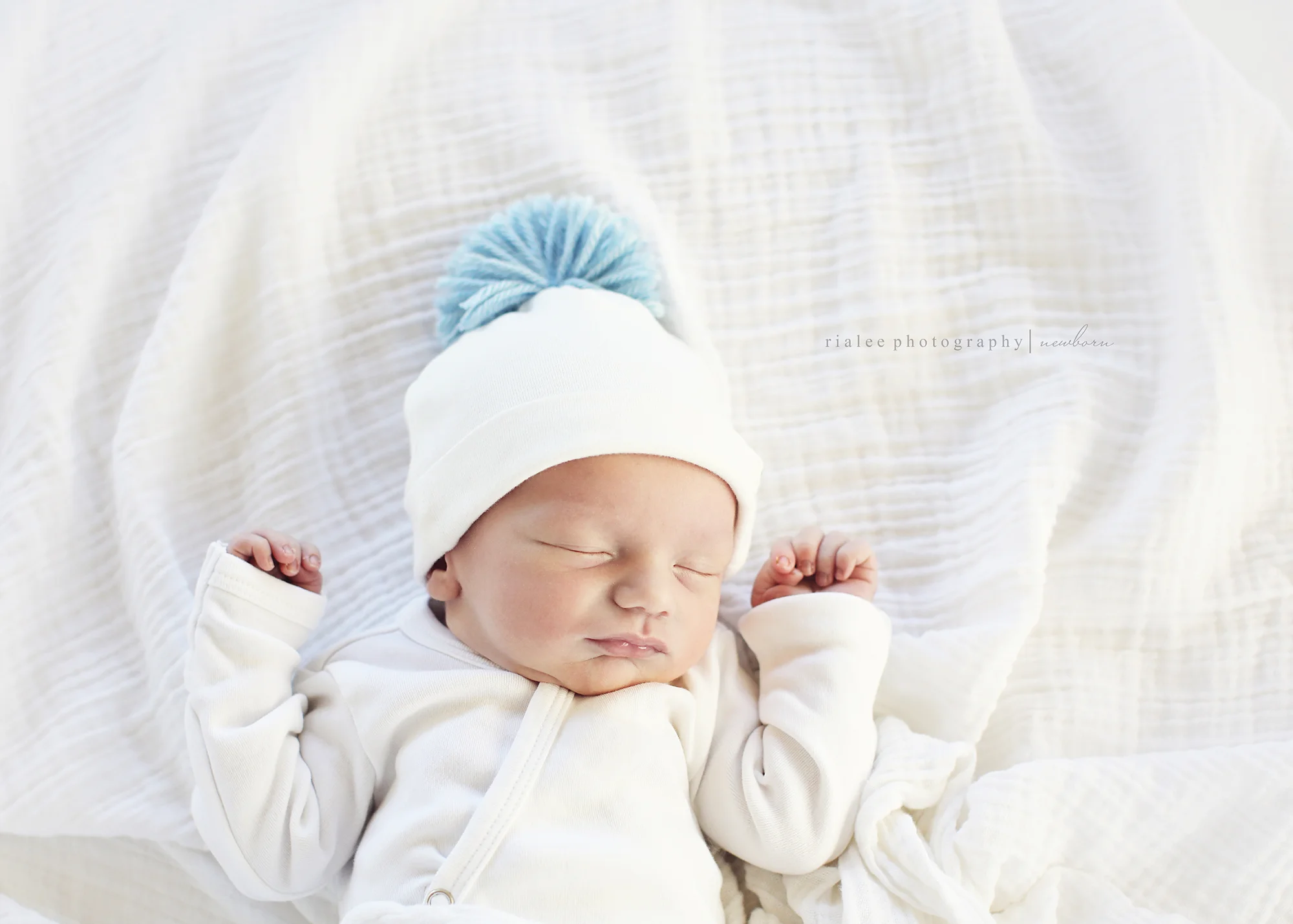 fargondnewbornphotos.jpg