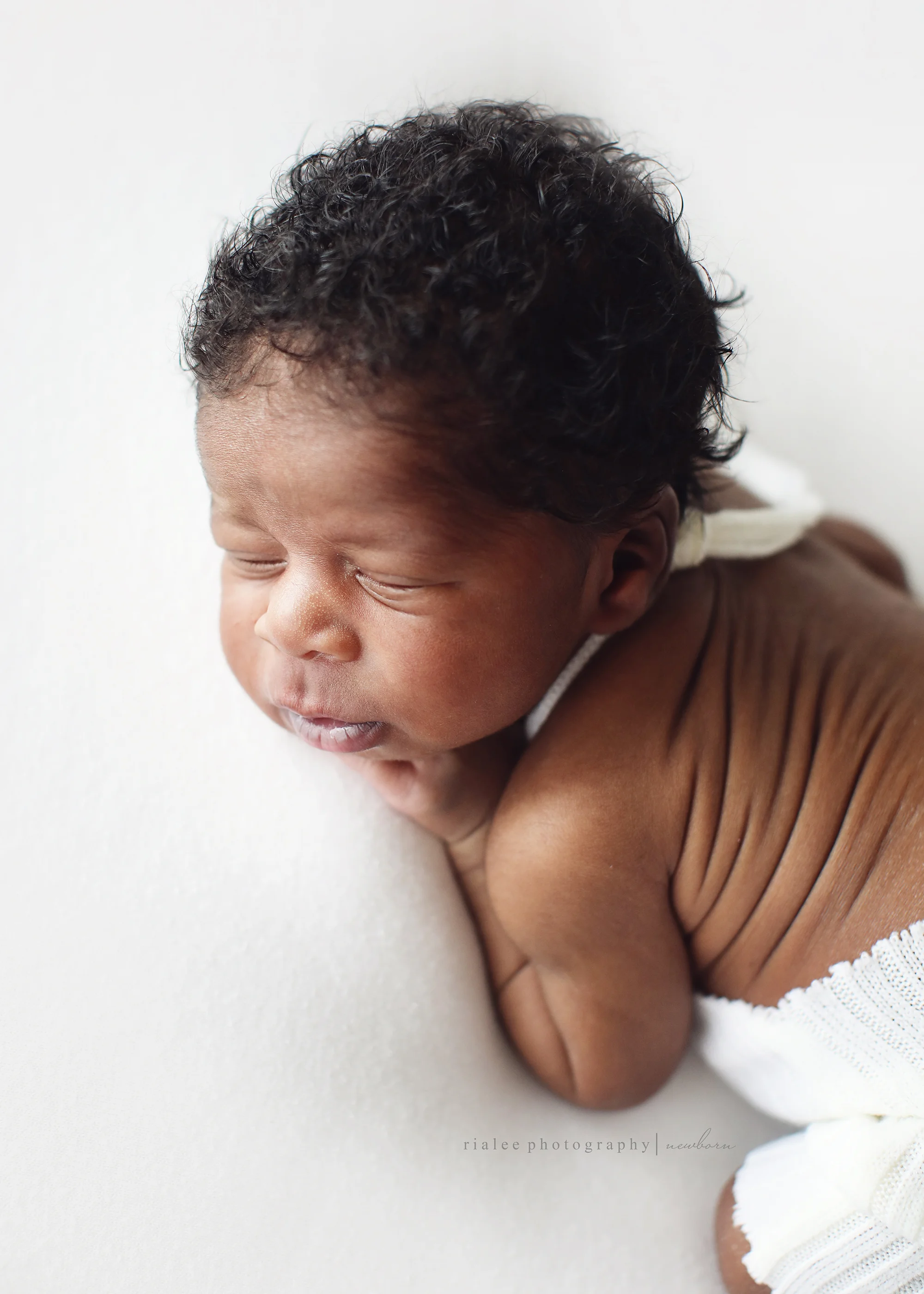 lightairynewbornphotosfargond.jpg