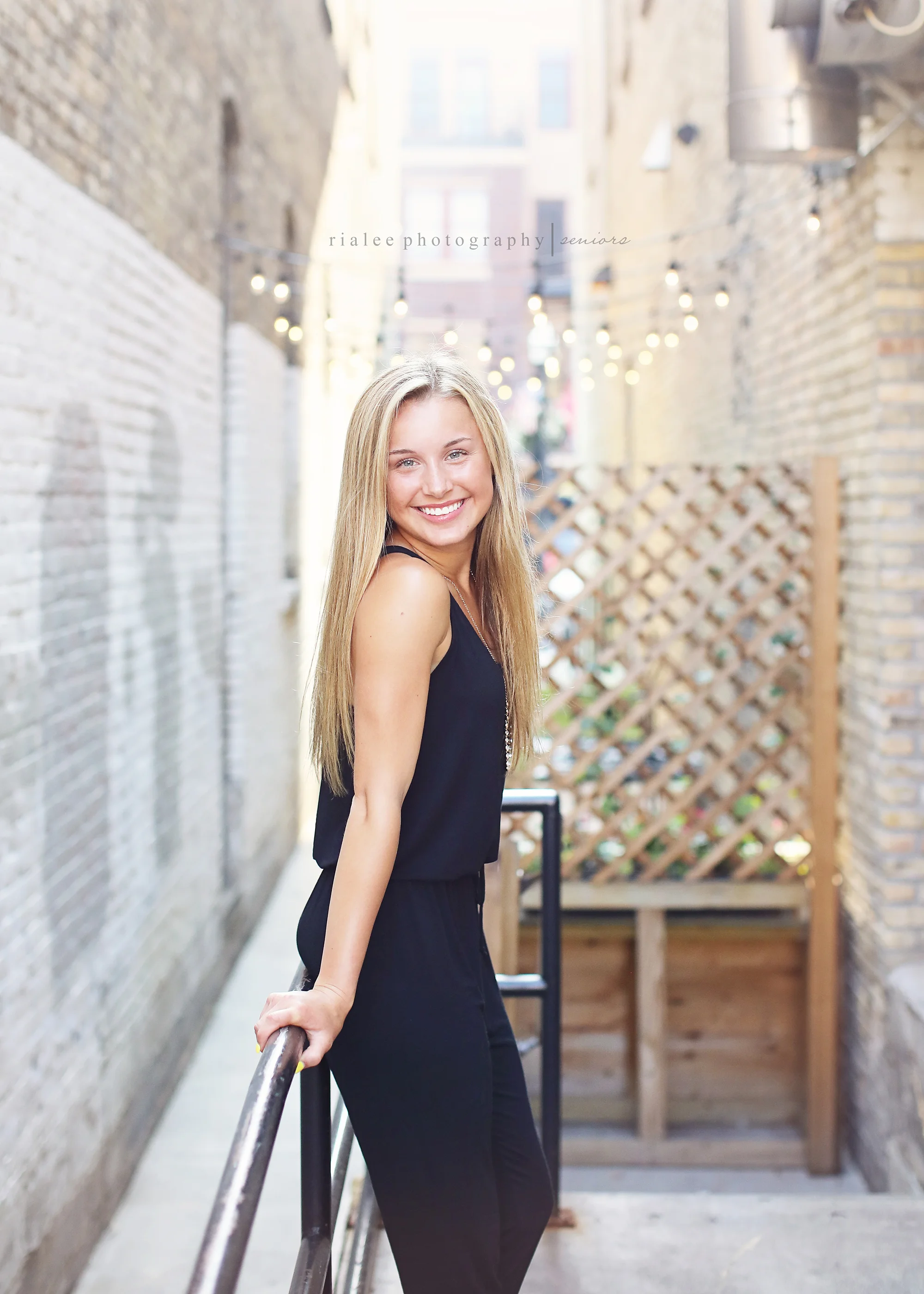 bestseniorphotographersfargond.jpg
