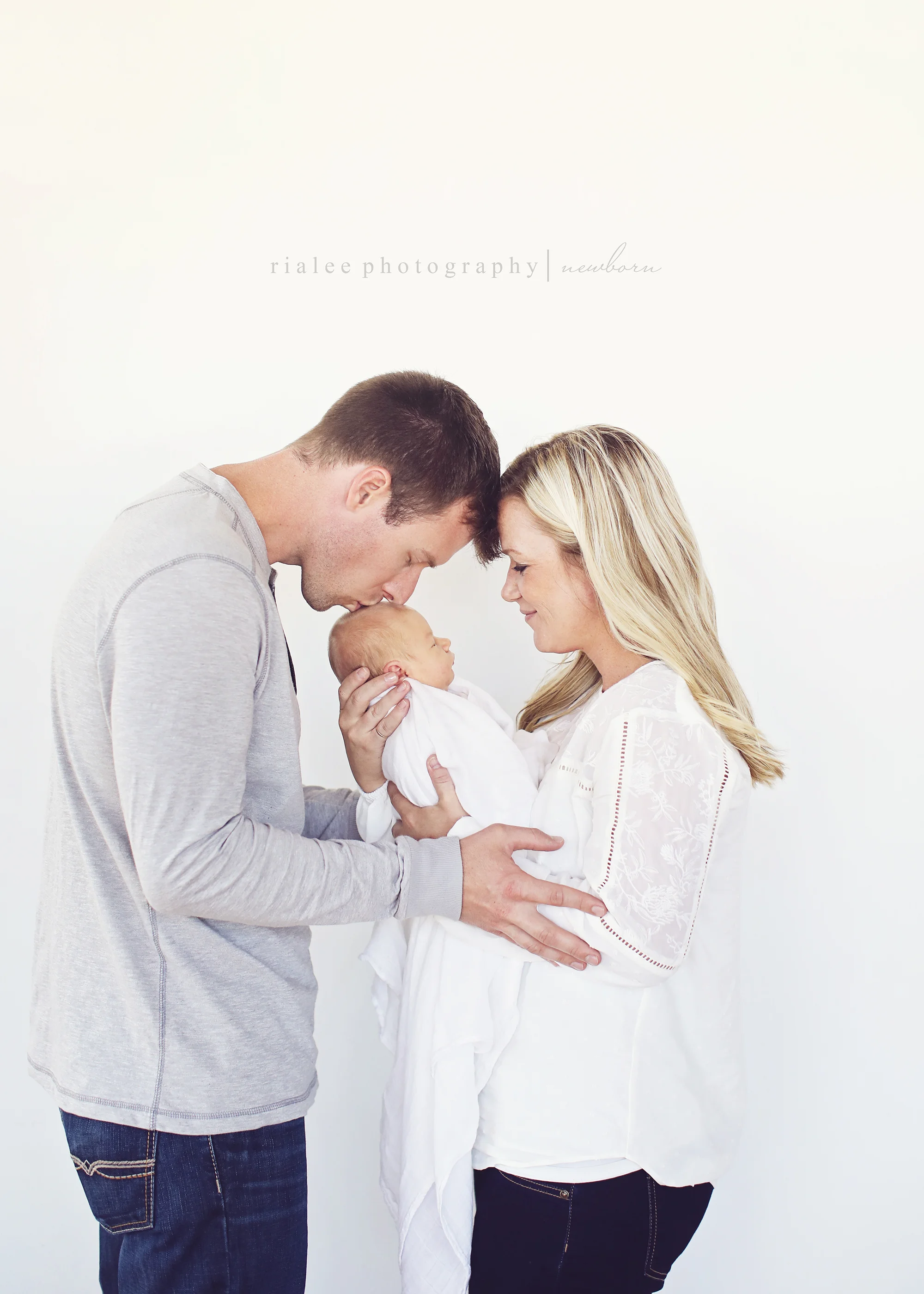 newbornphotographyfargond.jpg