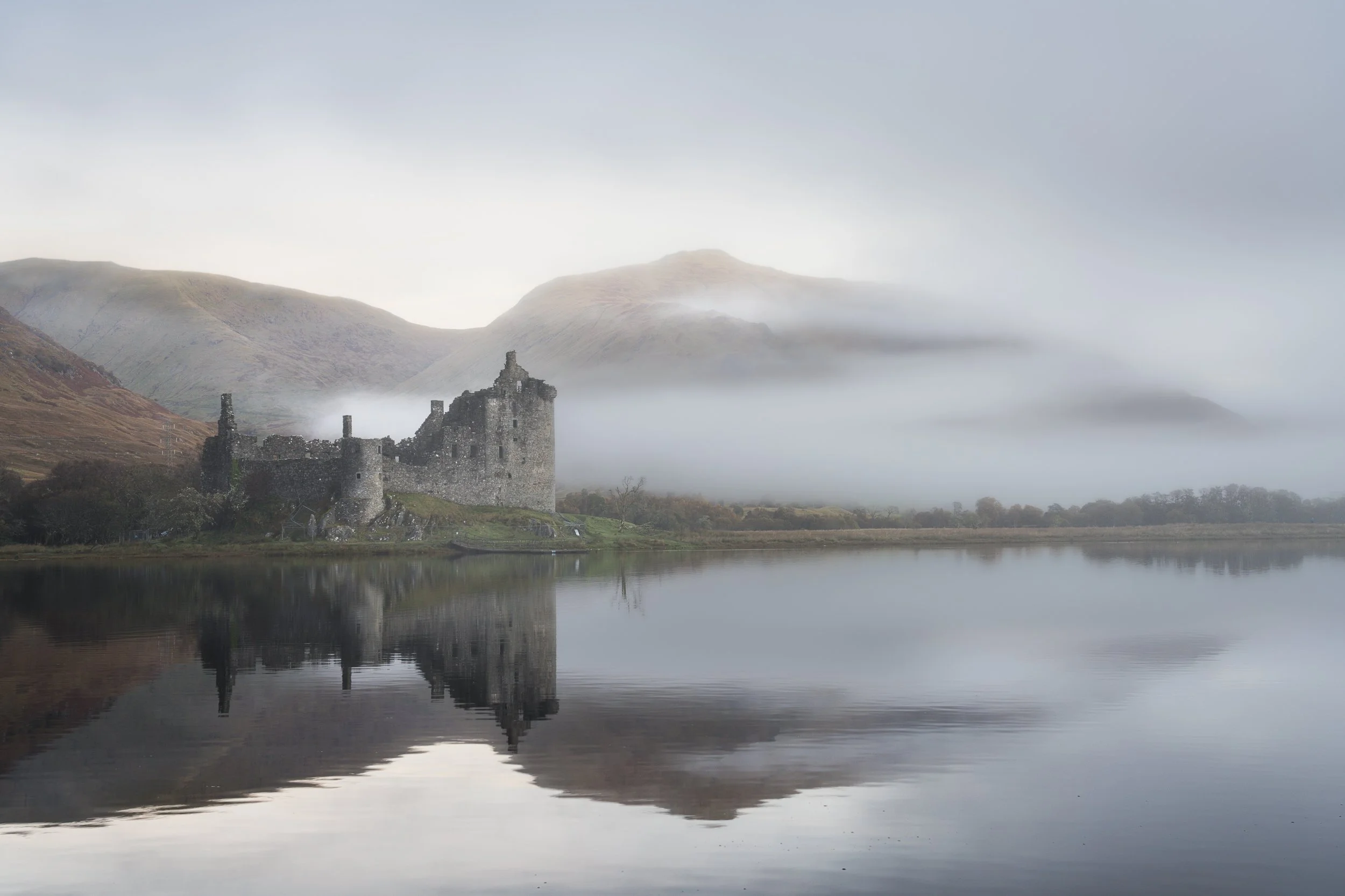 Kilchurn Castle Lake Awe-7.jpg