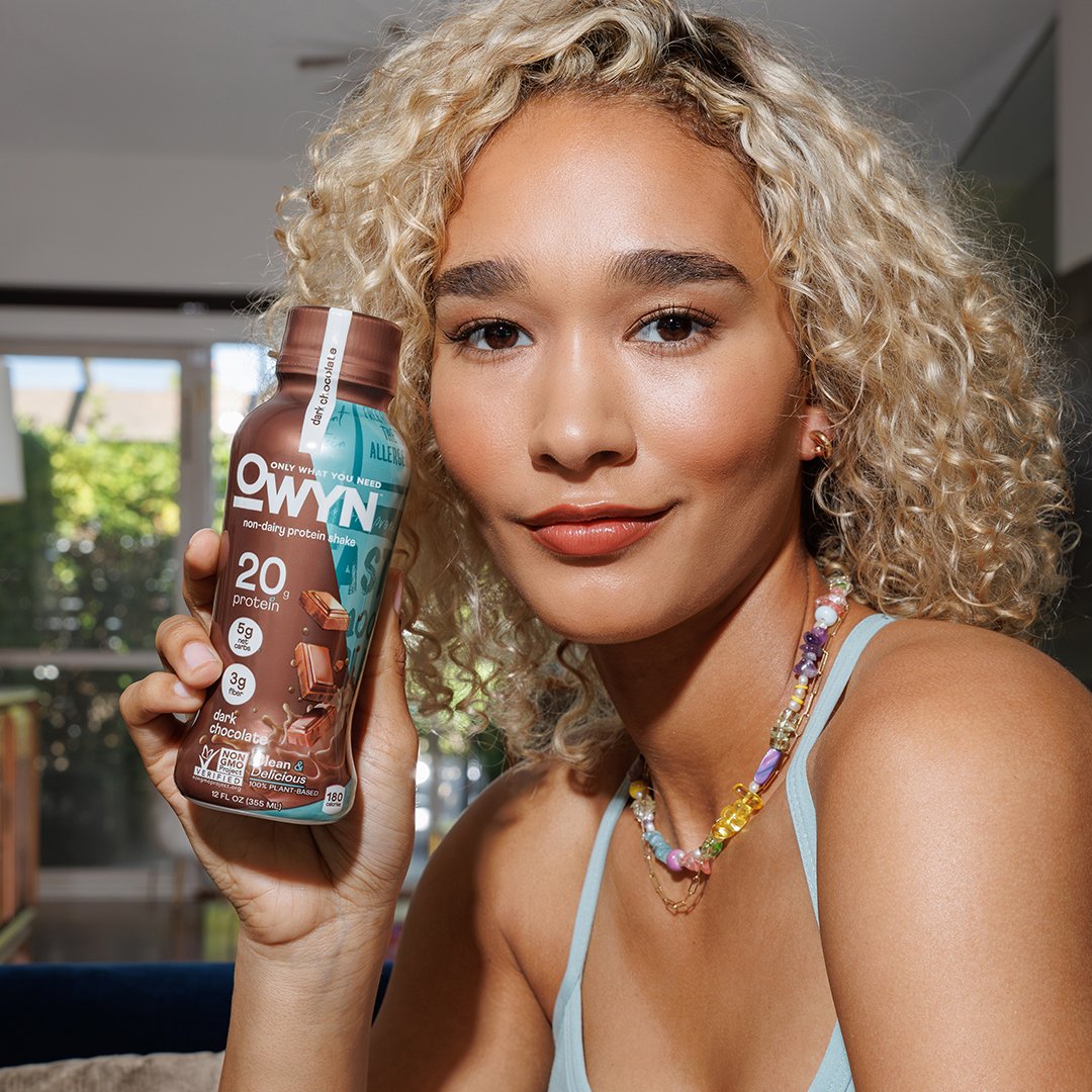 240910_IF_SimplyGoodFoods_OWYN_DarkChocolateProteinShake_AshleyWilliams_3961-Enhanced-NR.jpg