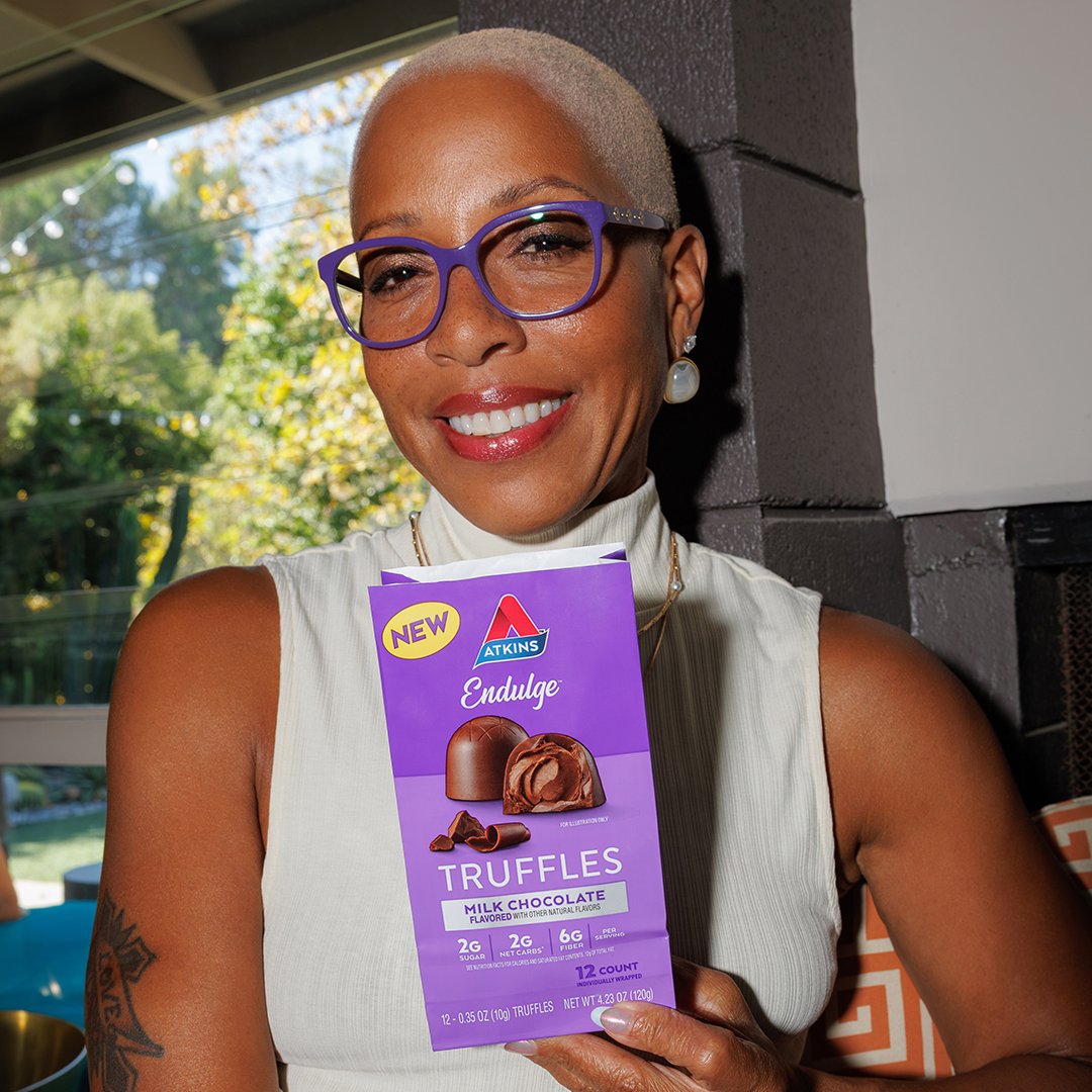 15175_ATK_USA_Photo_Lifestyle_Endulge_Pieces_MC Truffles_1080x1080_240910_IF_SimplyGoodFoods_AtkinsMilkChocolateTruffles_TracyShields_1122-Enhanced-NR.jpg