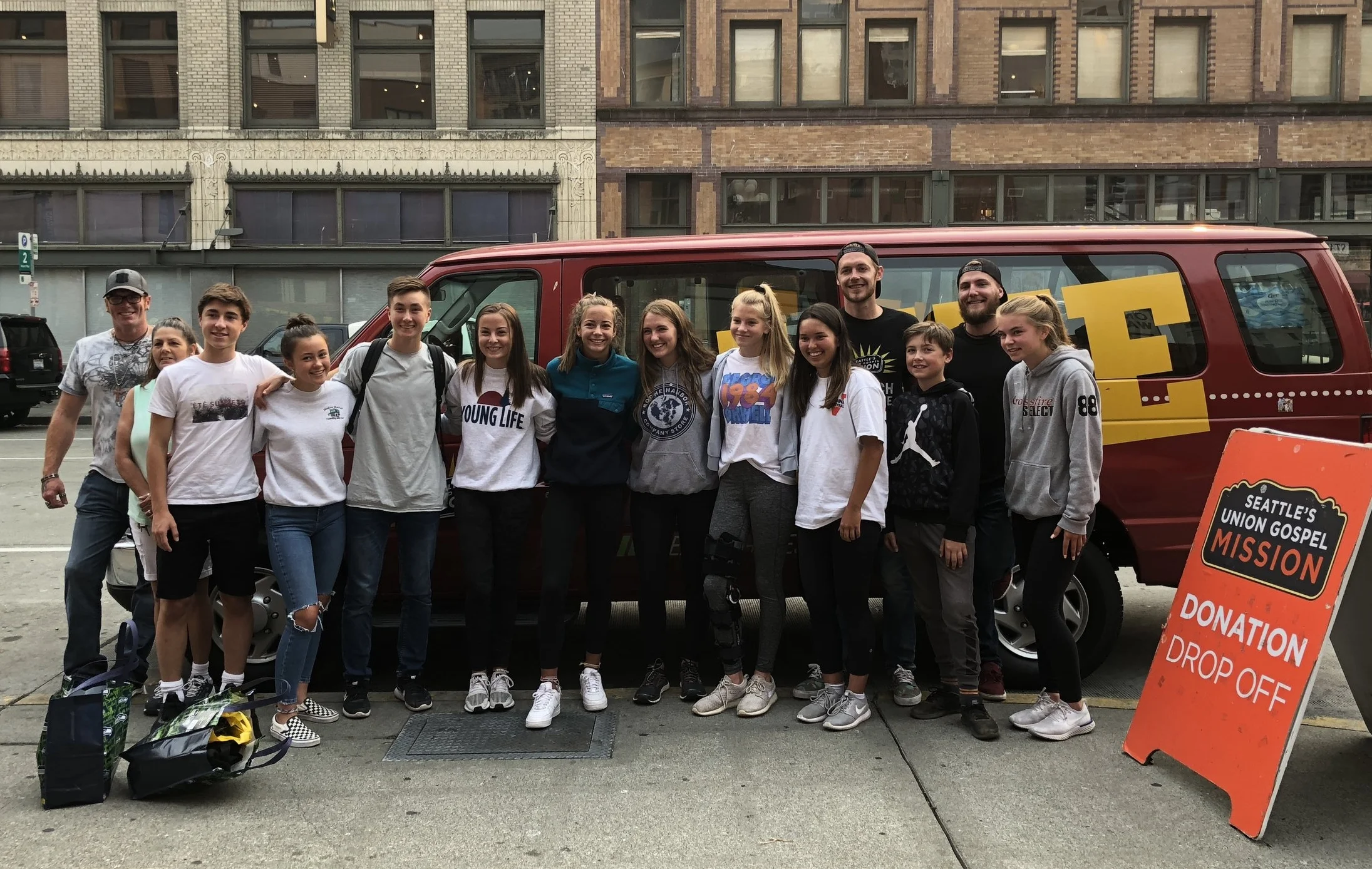 Izzy and Kennedy surrounded by Youngers before going out.