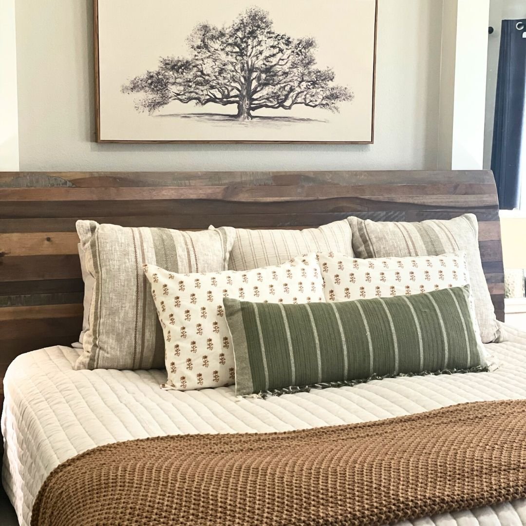 Staged to sell! Did you know primary bedrooms are one of the most important rooms to stage? Symmetry and balance are key for promoting a relaxing retreat.