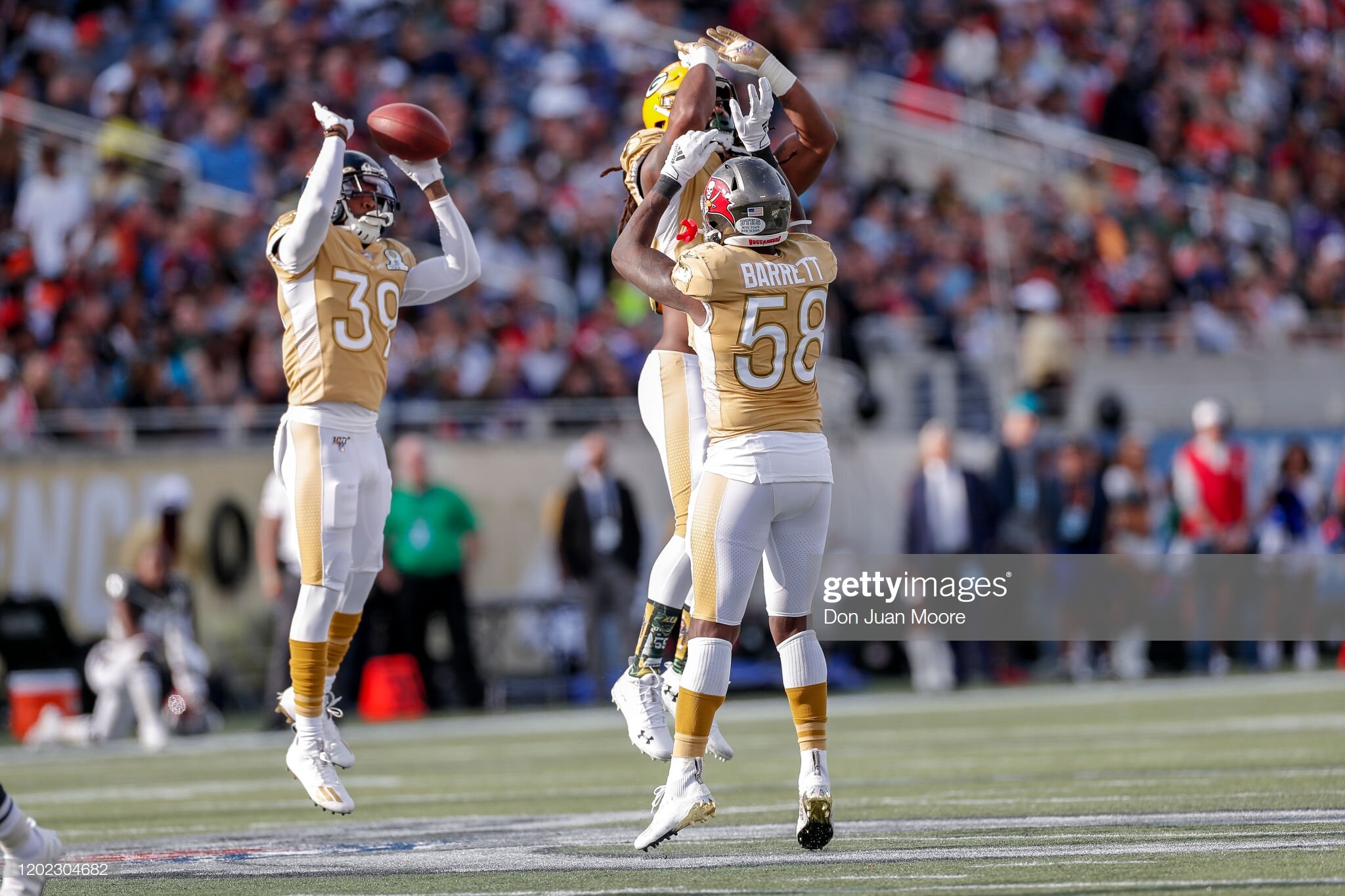 Von Miller's Super Bowl 50 helmet found with Brady jerseys? - ESPN - Denver  Broncos Blog- ESPN