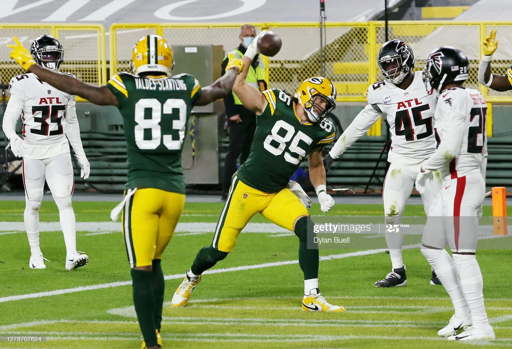 Aaron Rodgers &amp; the Packers Remain Perfect, Beat the (0-4) Falcons 30-16 
