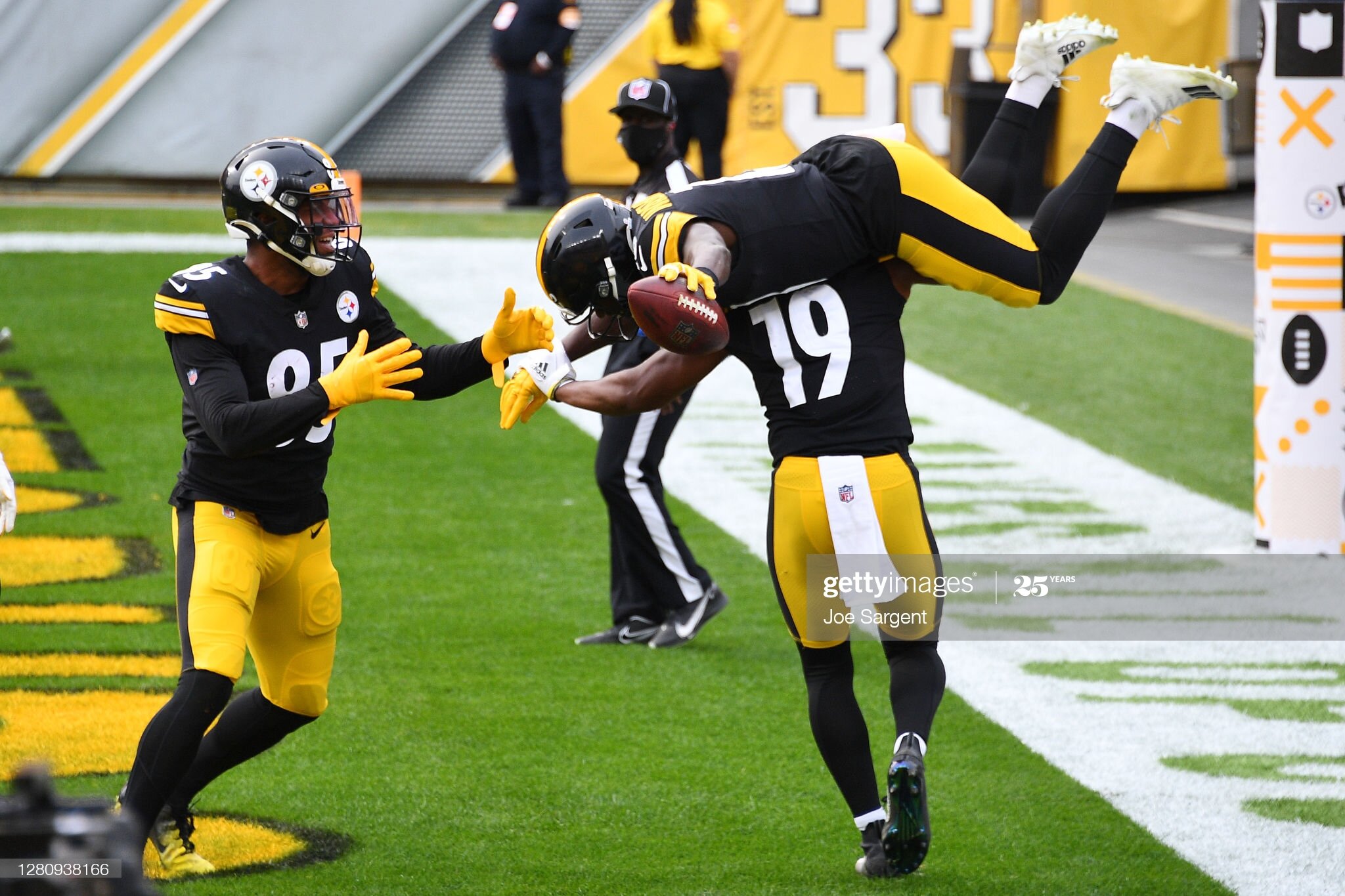 The List: Titans and Steelers stay undefeated, Giants and Falcon Finally Win