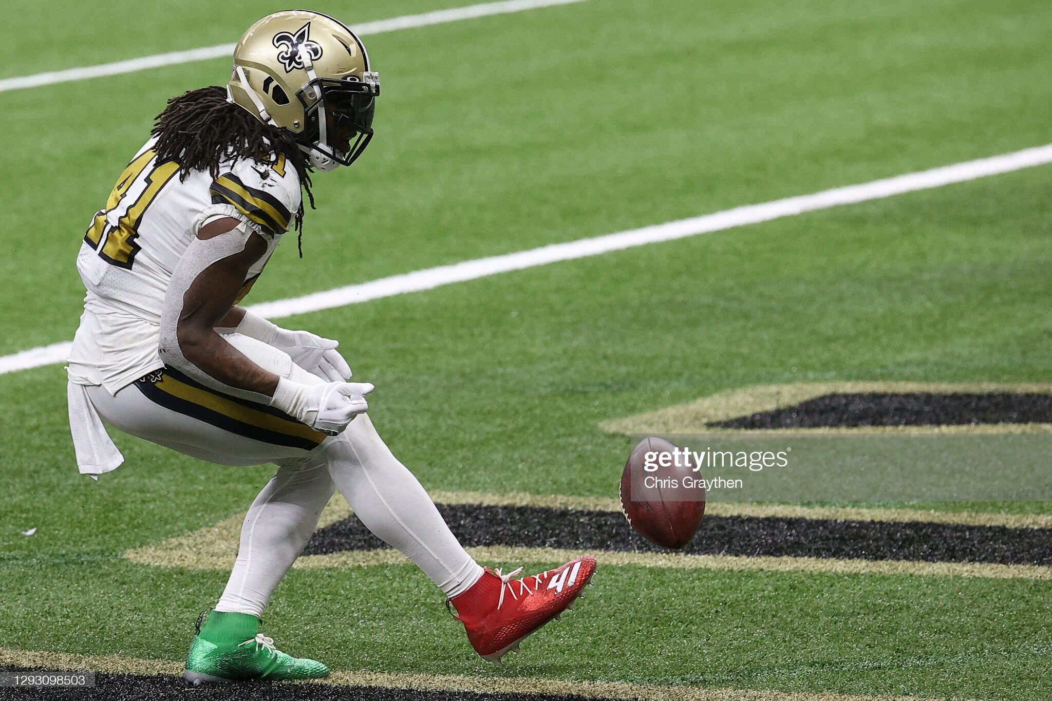 The List: Kamara Ties Rushing Record and the NFL Playoff Picture Gets Clearer