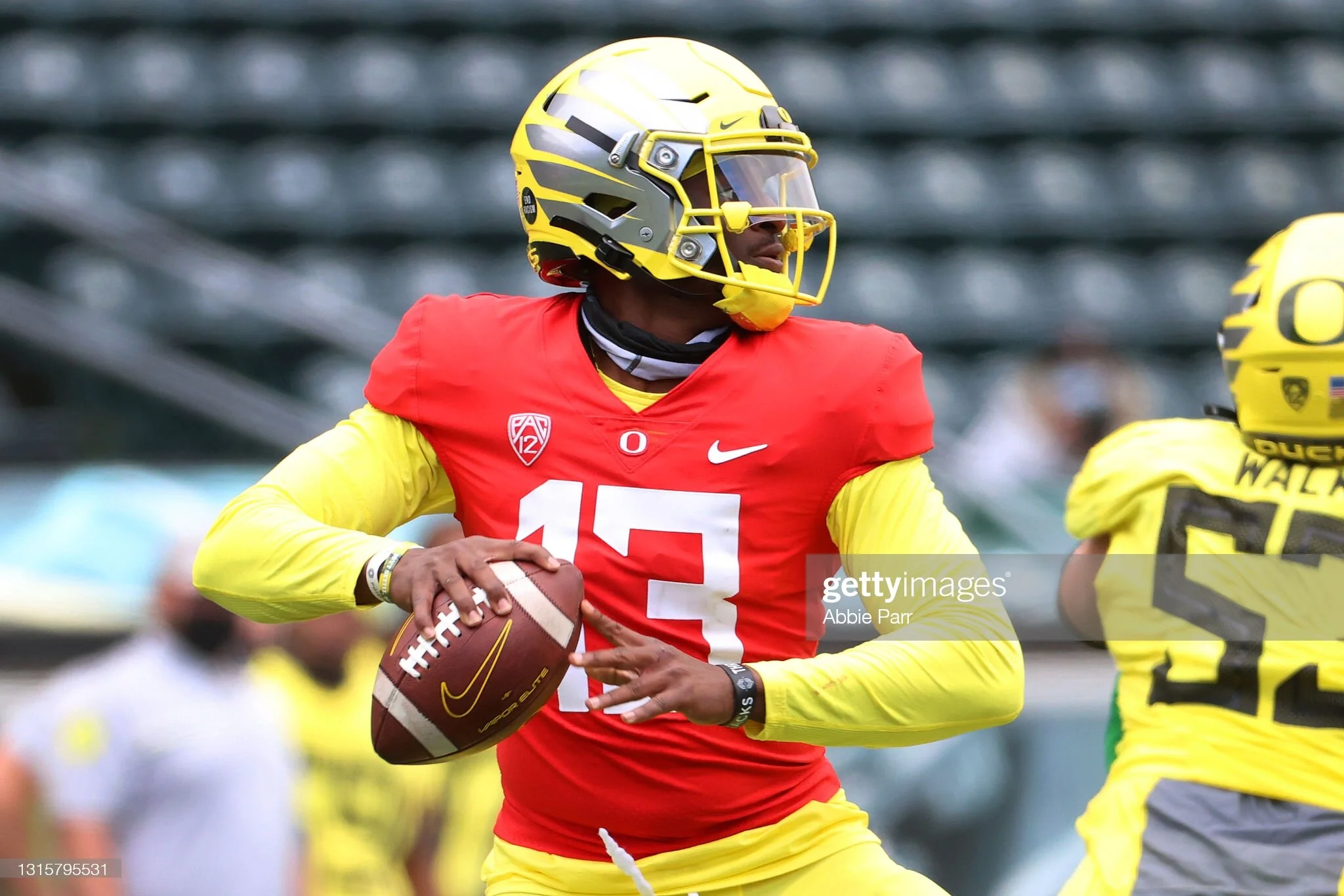 CFB: Breaking Down the Oregon Quarterback Battle