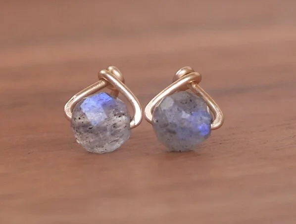 LABRADORITE STUDS A stone of transformation. It is a useful companion through change, imparting strength and perseverance.L 7mm x W 0.5 mm