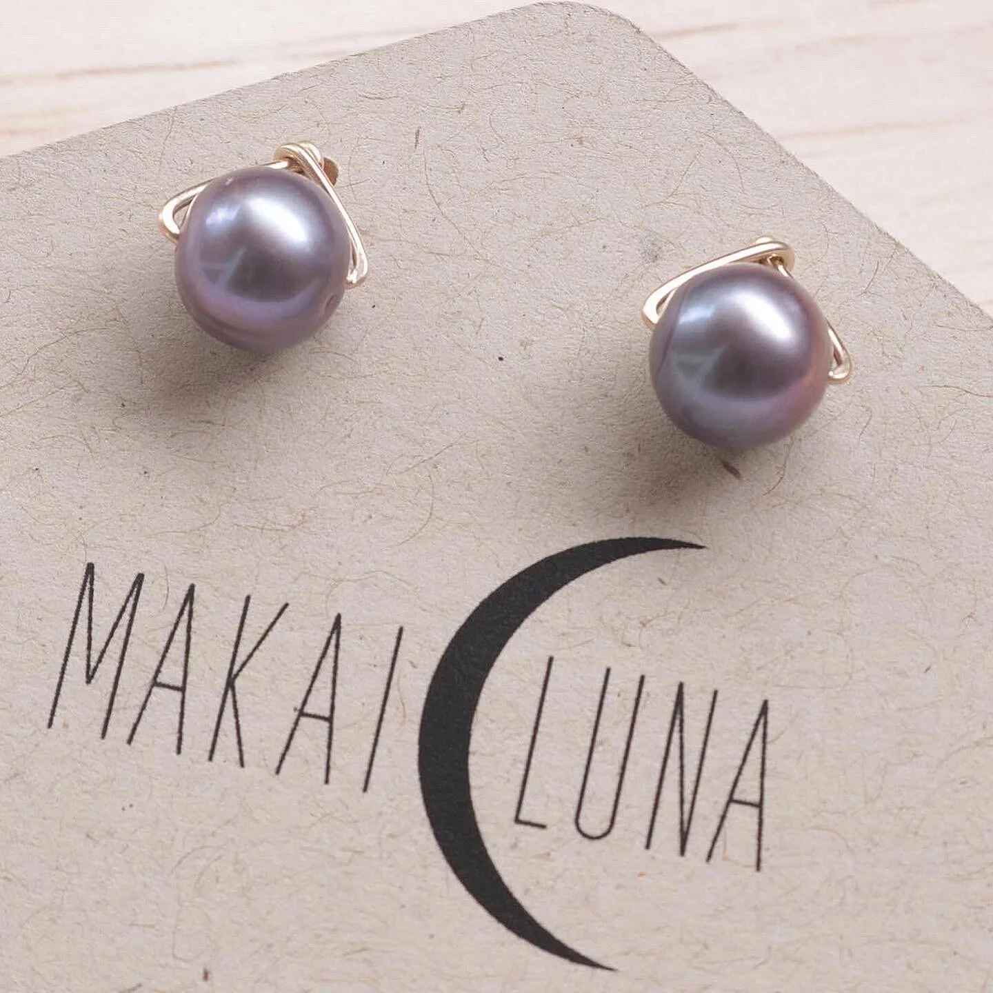PEARL STUDSPEARLS center and calm the wearer, attuning them to the natural ebb and flow of life. Due to its watery and lunar elements, they are quite balancing for the emotions, especially to water signs.L 0.8 mm x W 0.6 mm