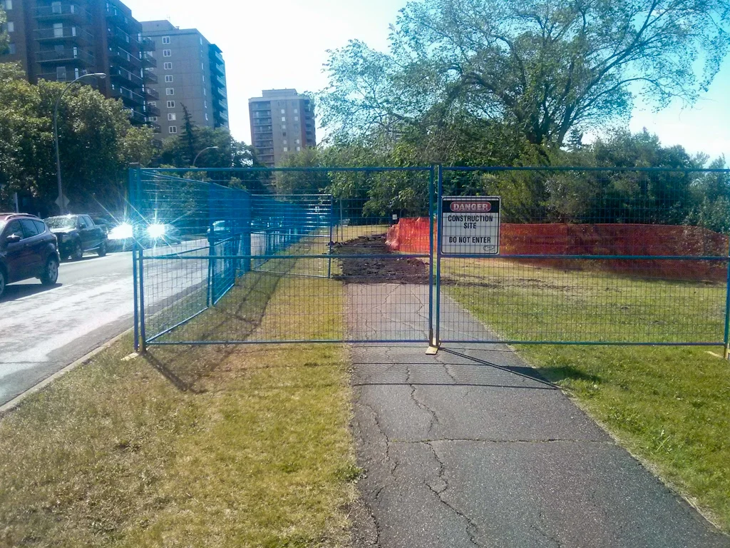 Saskatchewan Drive shared-use path closed